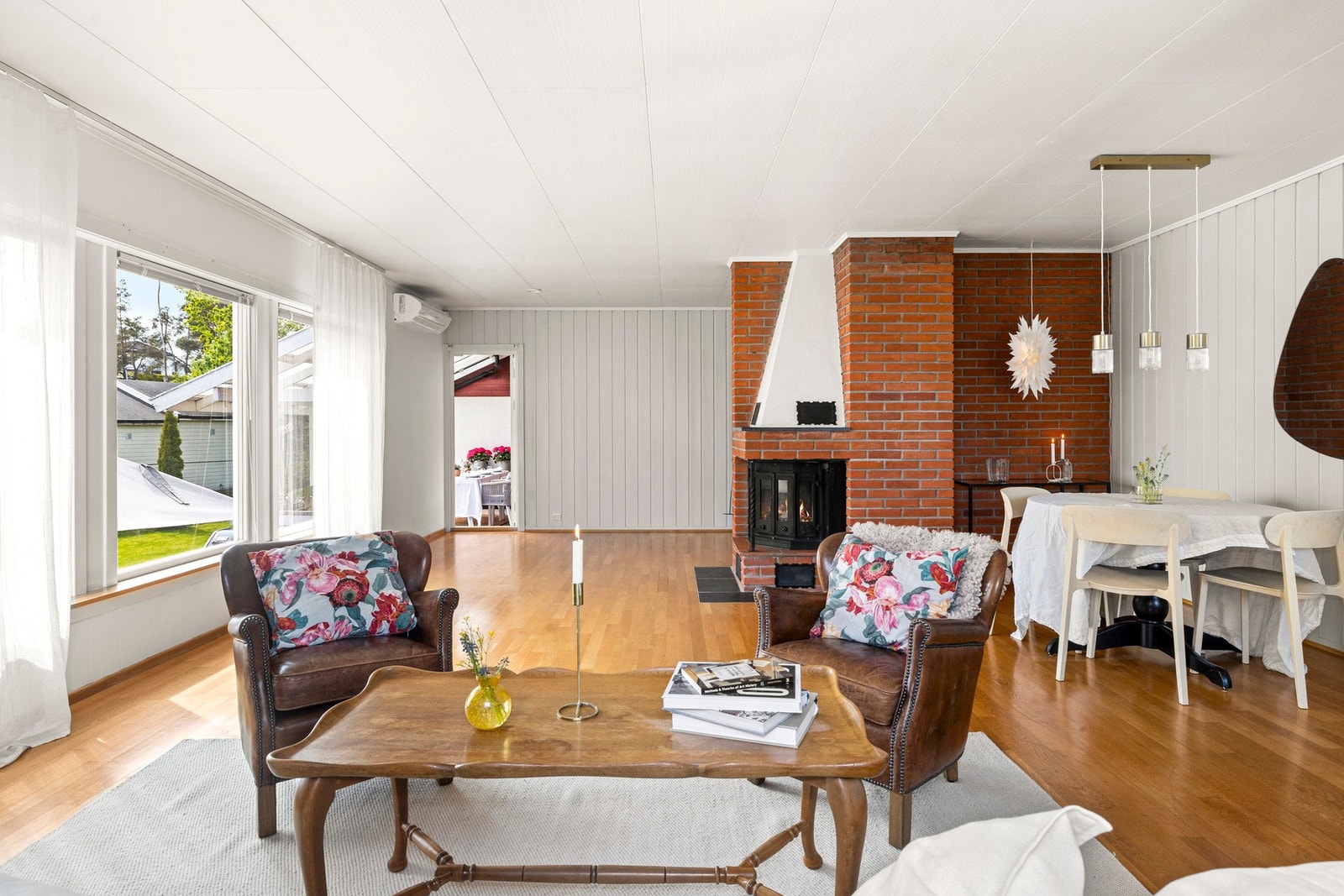 Fra stuen er det utgang til en veranda på ca. 18 m² Galleribilde
