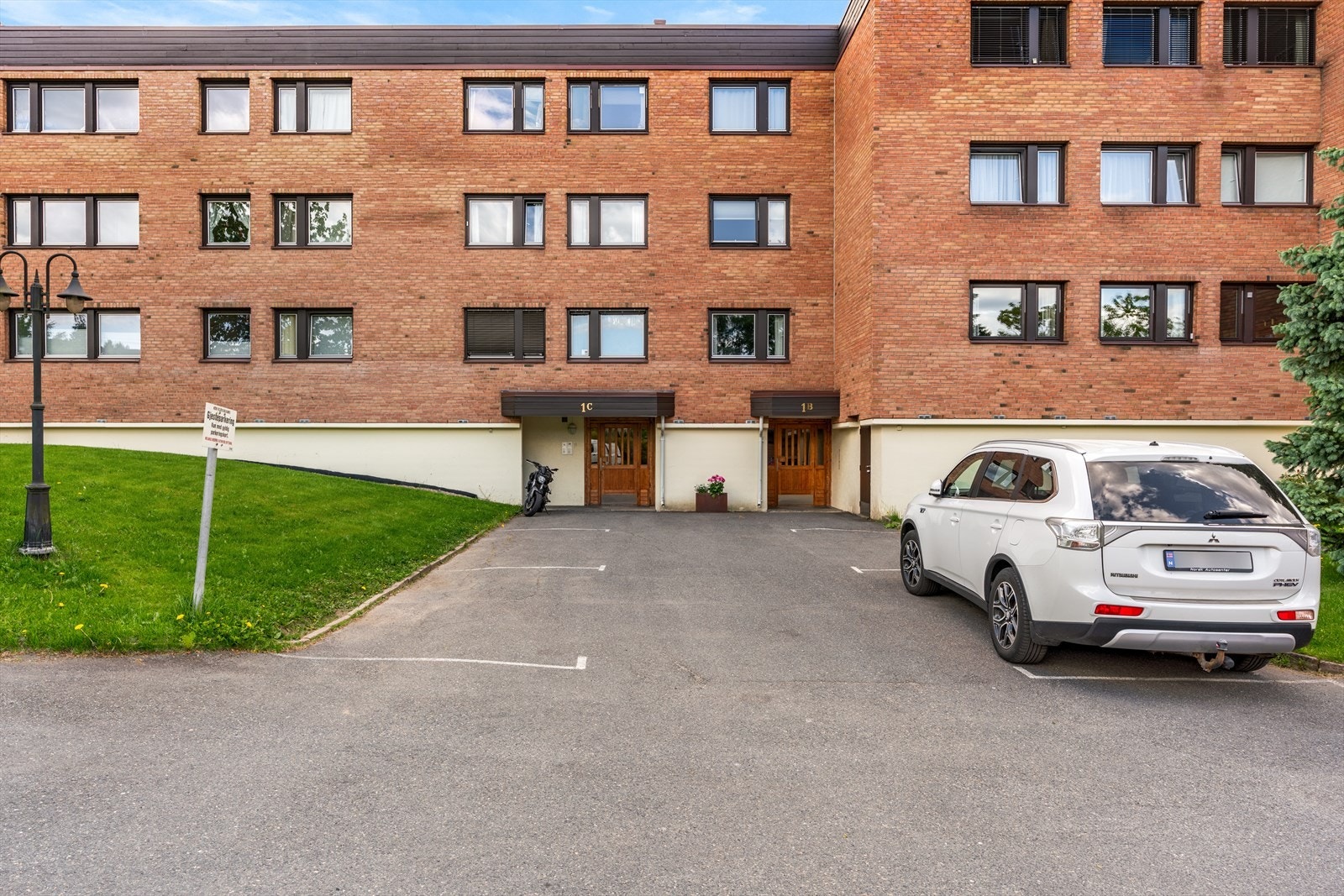 Gjesteparkering på sameiets område. Galleribilde