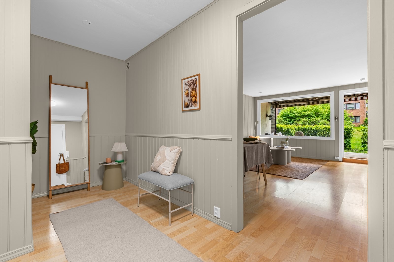 Gode muligheter for å sette opp en skyvedørsgarderobe i hjørnet. Galleribilde