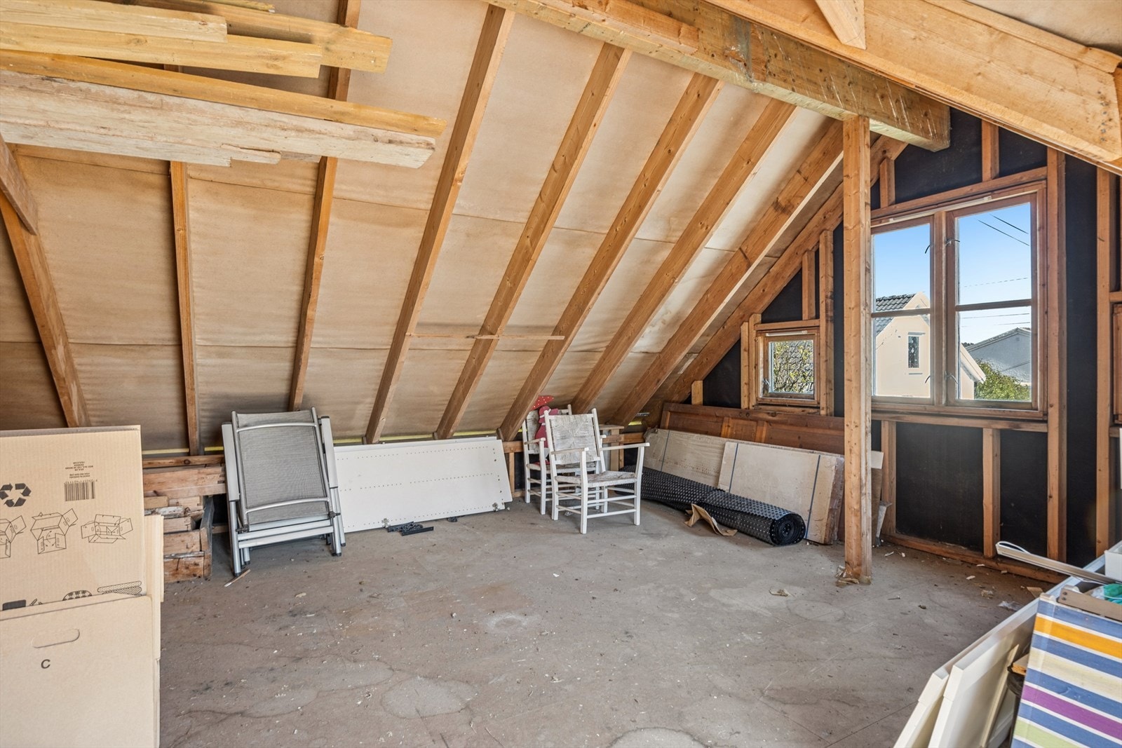 Loft over garasje. Galleribilde