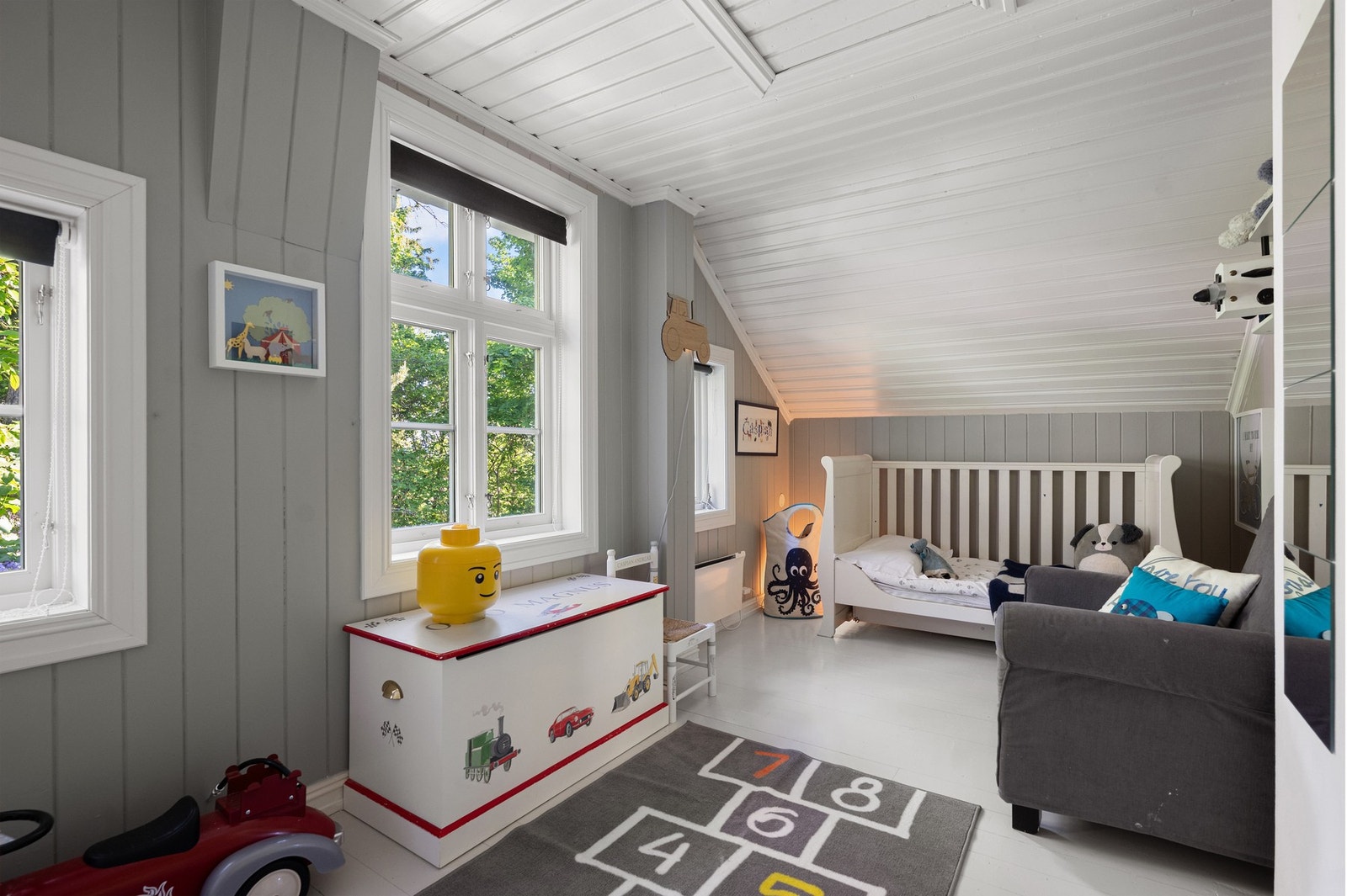 Boligen har fire gode og romslige soverom Galleribilde