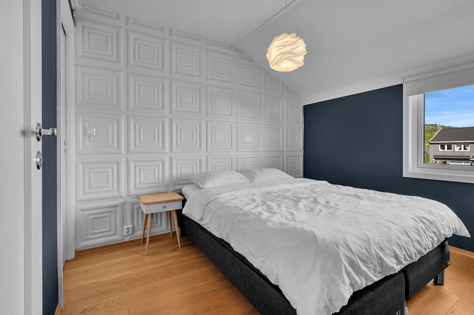 Soverom 1 med tilhørende walk-in closet Galleribilde