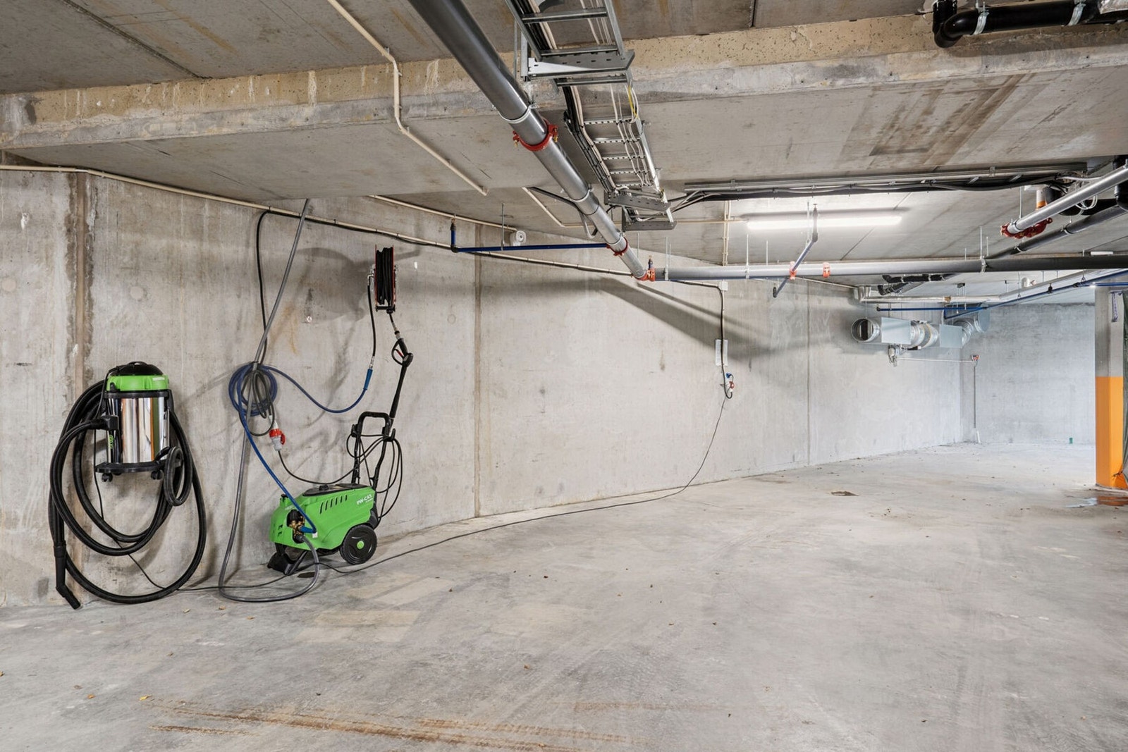 Egen plass for bilvasking i nabo blokka som kan benyttes av beboerne. Galleribilde