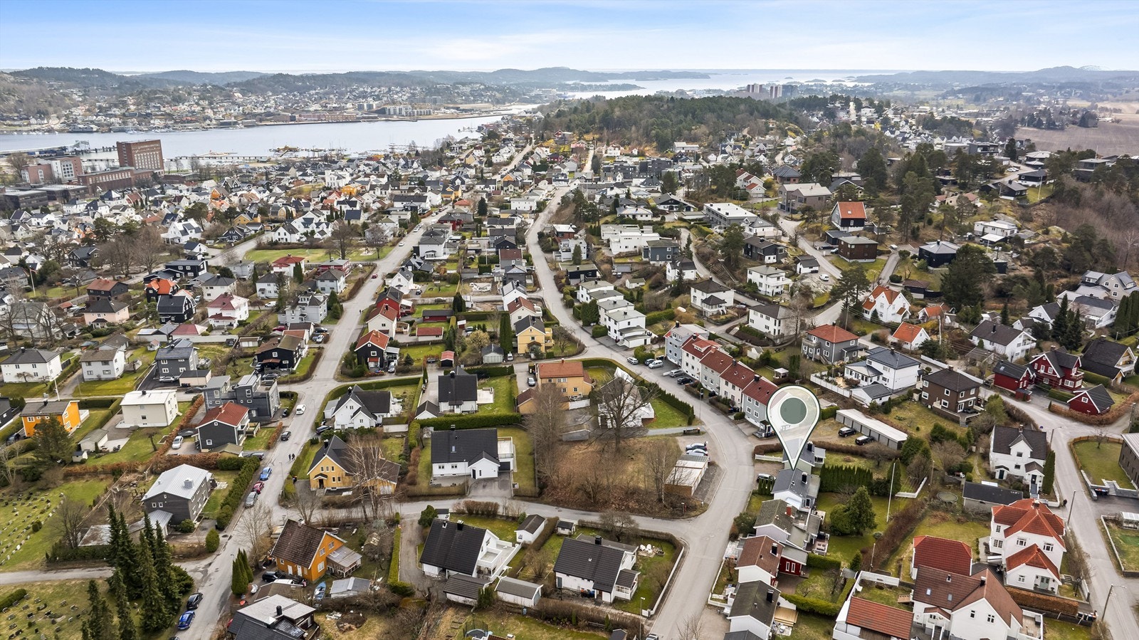 Området er familievennlig med nærhet til barnehager, skoler og trygge lekeområder. Galleribilde