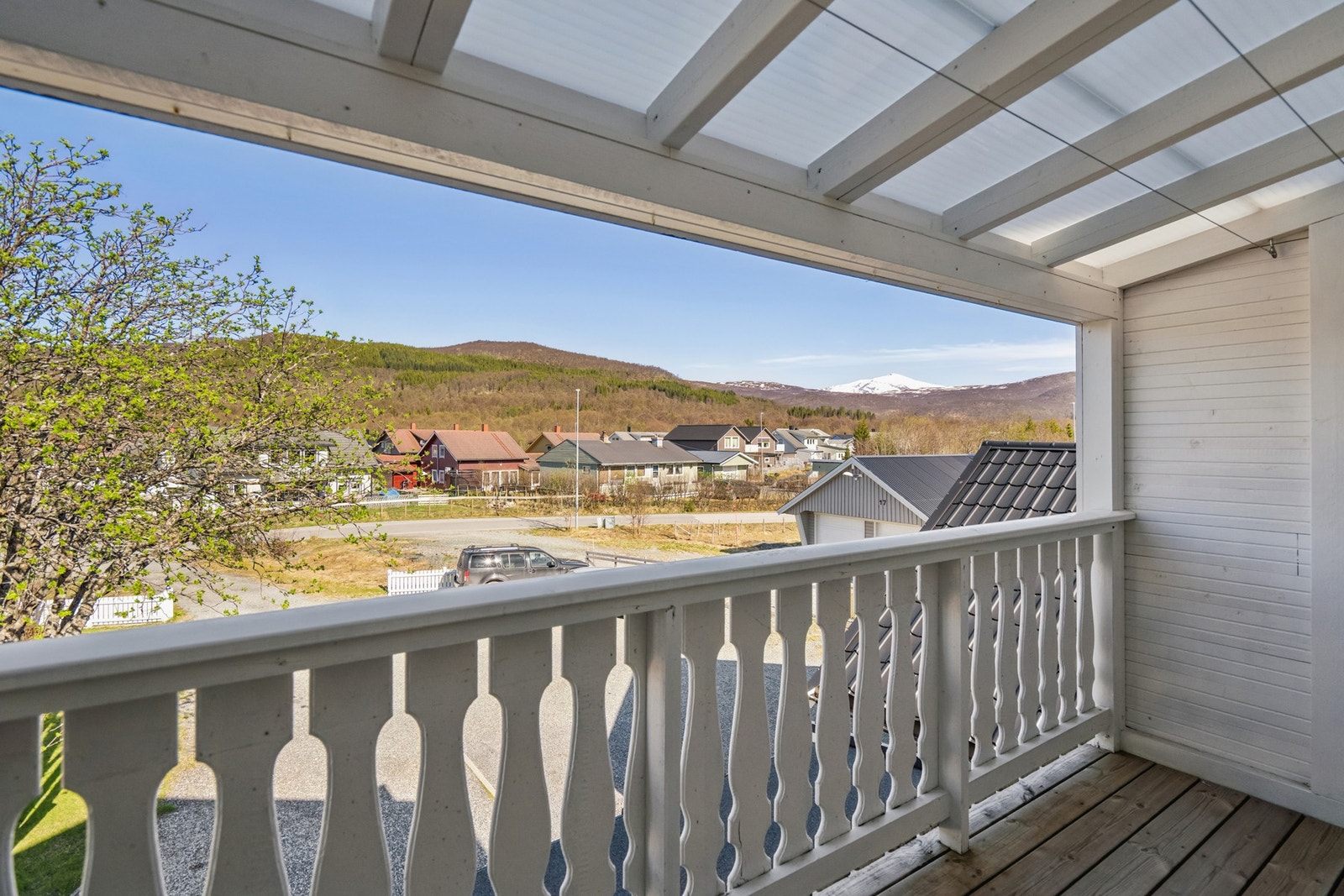 Fra gangen i loftsetasjen er det utgang til en praktisk lufte terrasse på ca. 7 m². Galleribilde