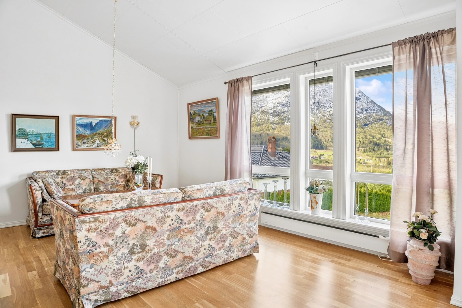 Mye naturlig lysinnslipp Galleribilde