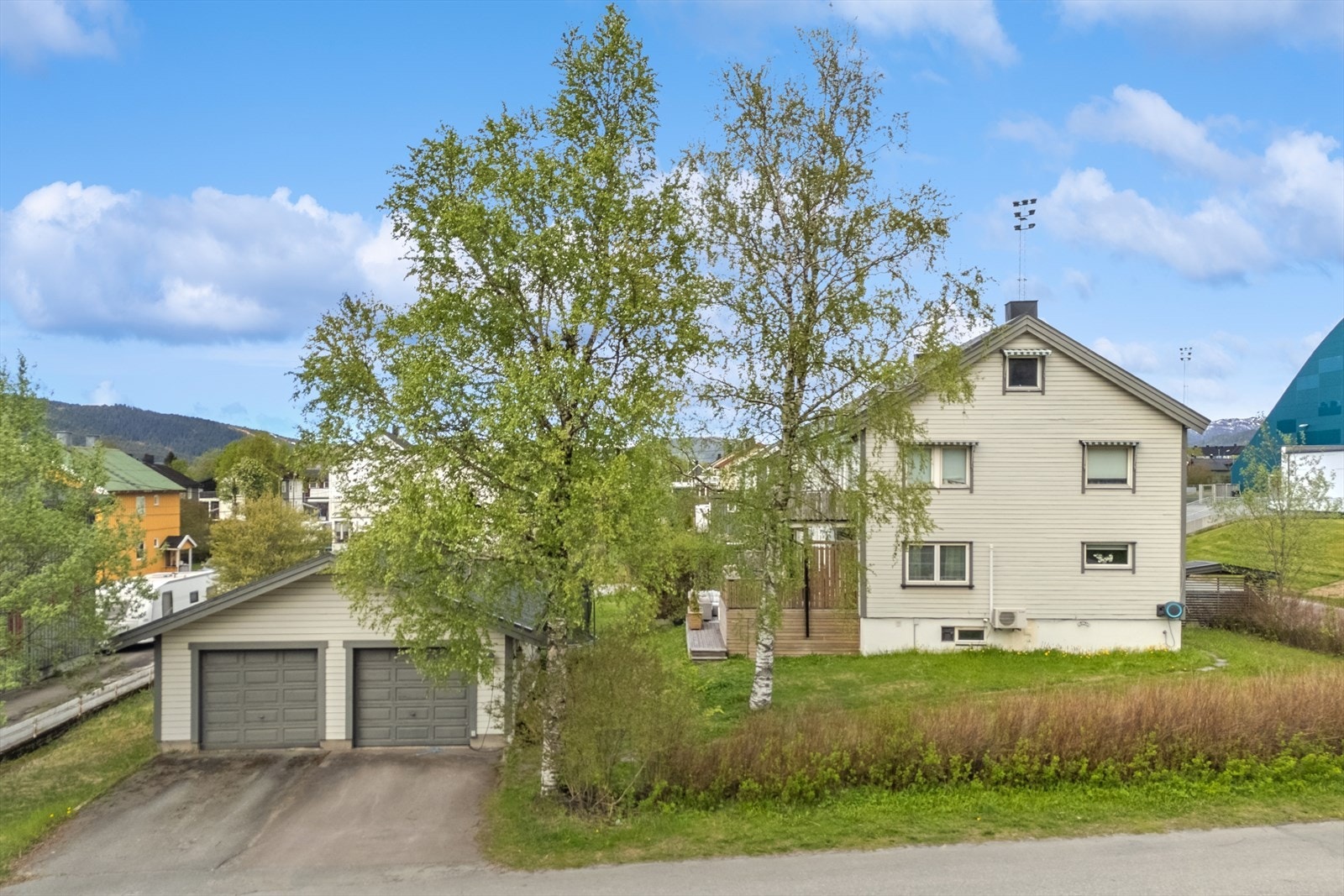Med boligen følger også ett garasjeløp i dobbeltgarasje Galleribilde