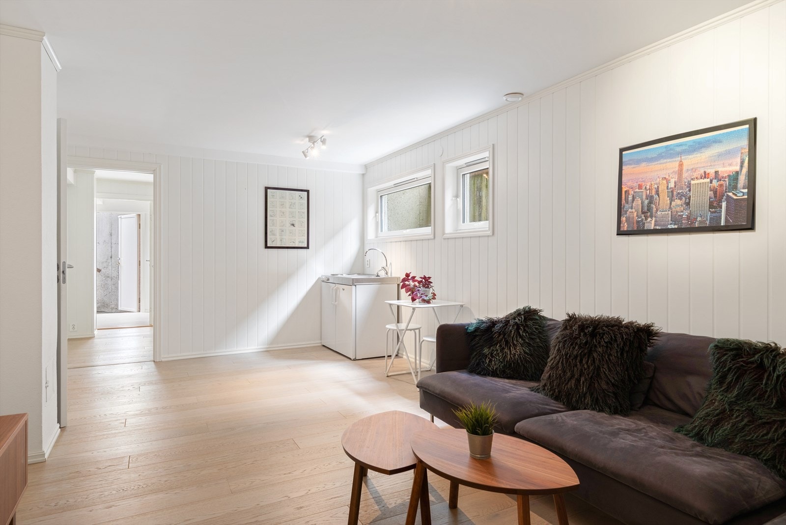 Hobbyrom innredet som kjellerstue Galleribilde
