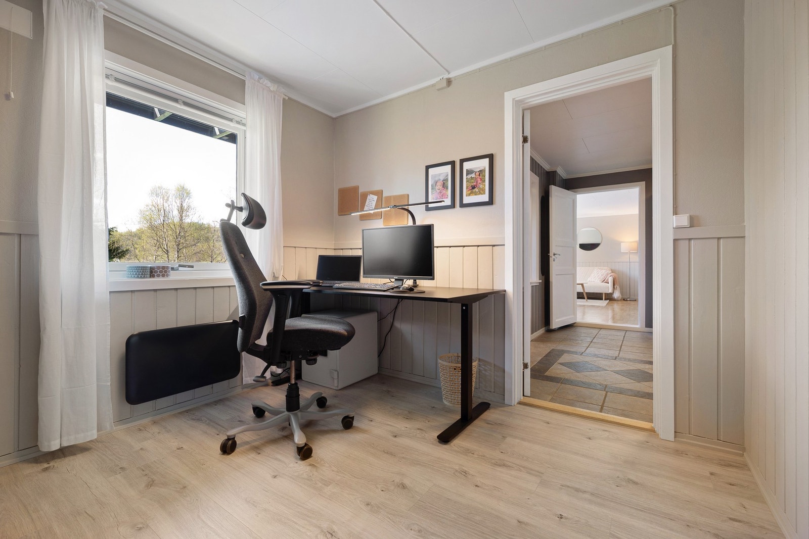 Dette rommet er innredet som kontor (på tegninger bod, ikke omsøkt/bruksendret) Galleribilde