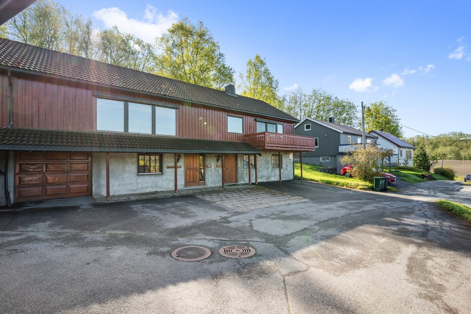 Eiendommen ligger sentralt til på Ler med kort vei til bl.a. skole, barnehage og matbutikk Galleribilde