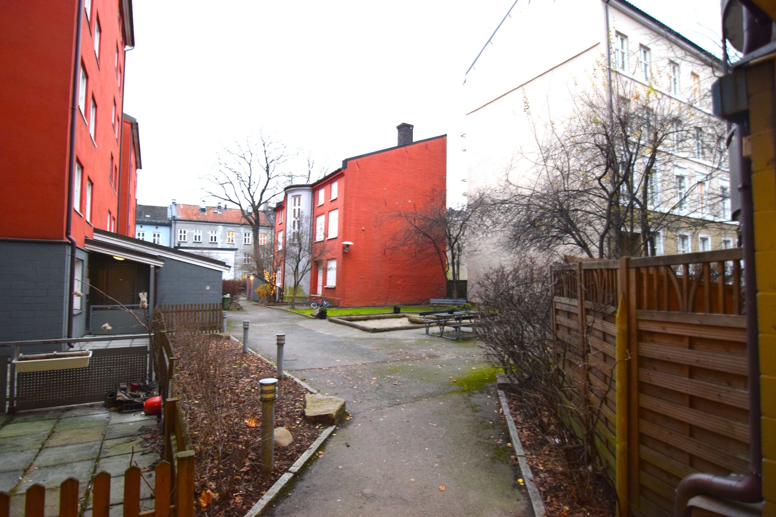 Bakgård Galleribilde