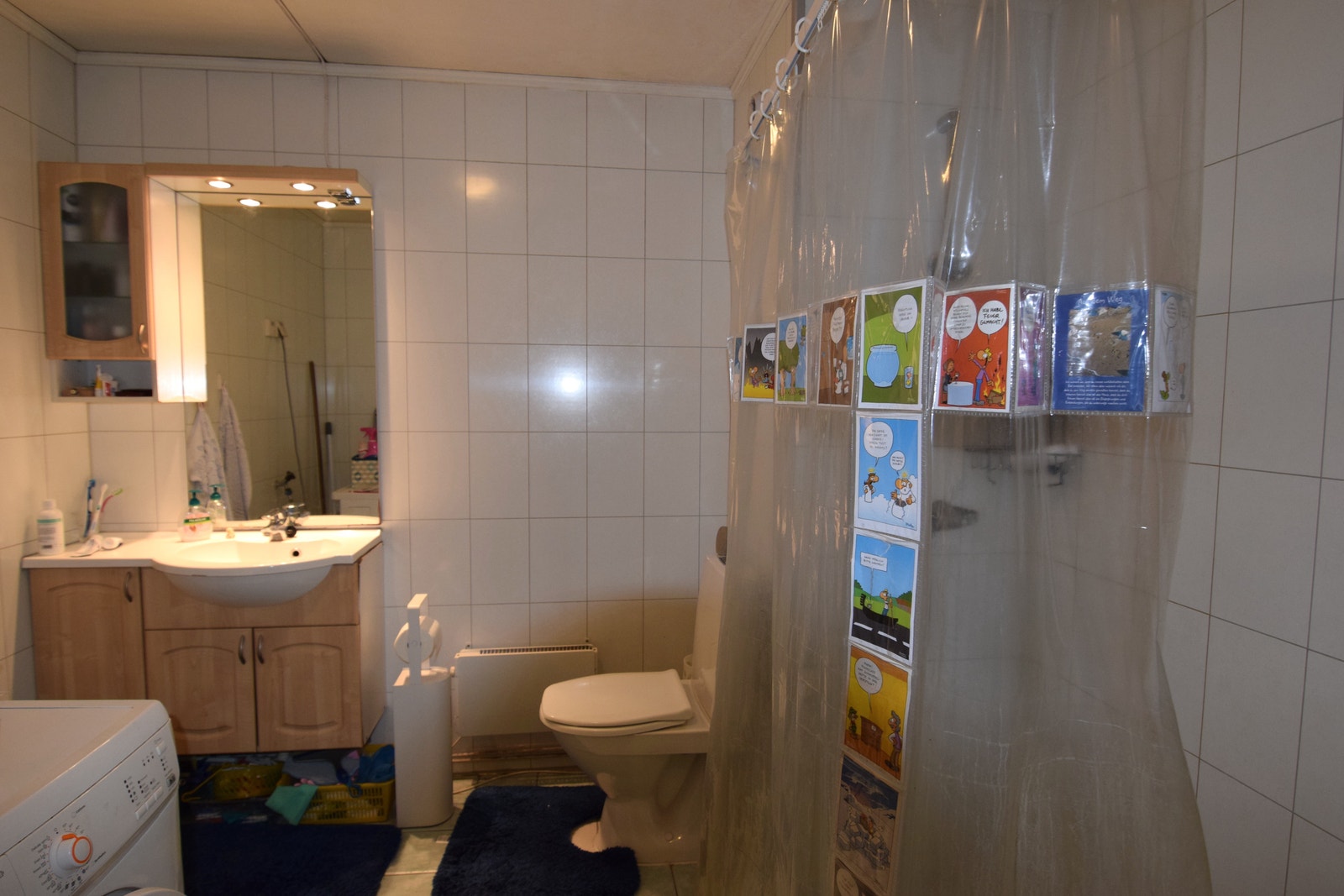 Bad med vaskemaskin. Galleribilde