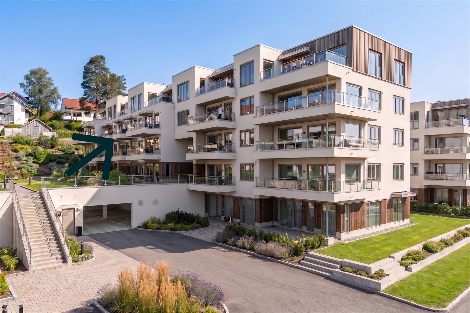 Sydvestvendt balkong på ca. 6 kvm. i 4. etg. Omtrentlig plassering. Fotoet er redigert m/KI. Avvik vil forekomme. Galleribilde