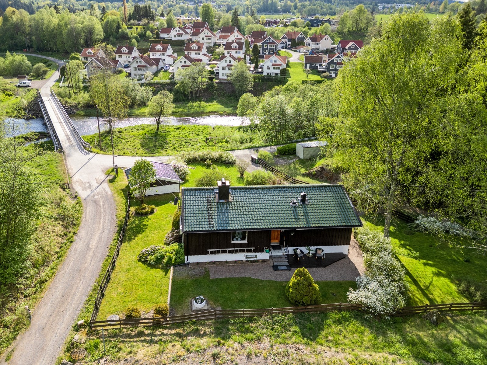 Boligen er tilknyttet kommunalt vann og avløp, etablert i 2015. Galleribilde