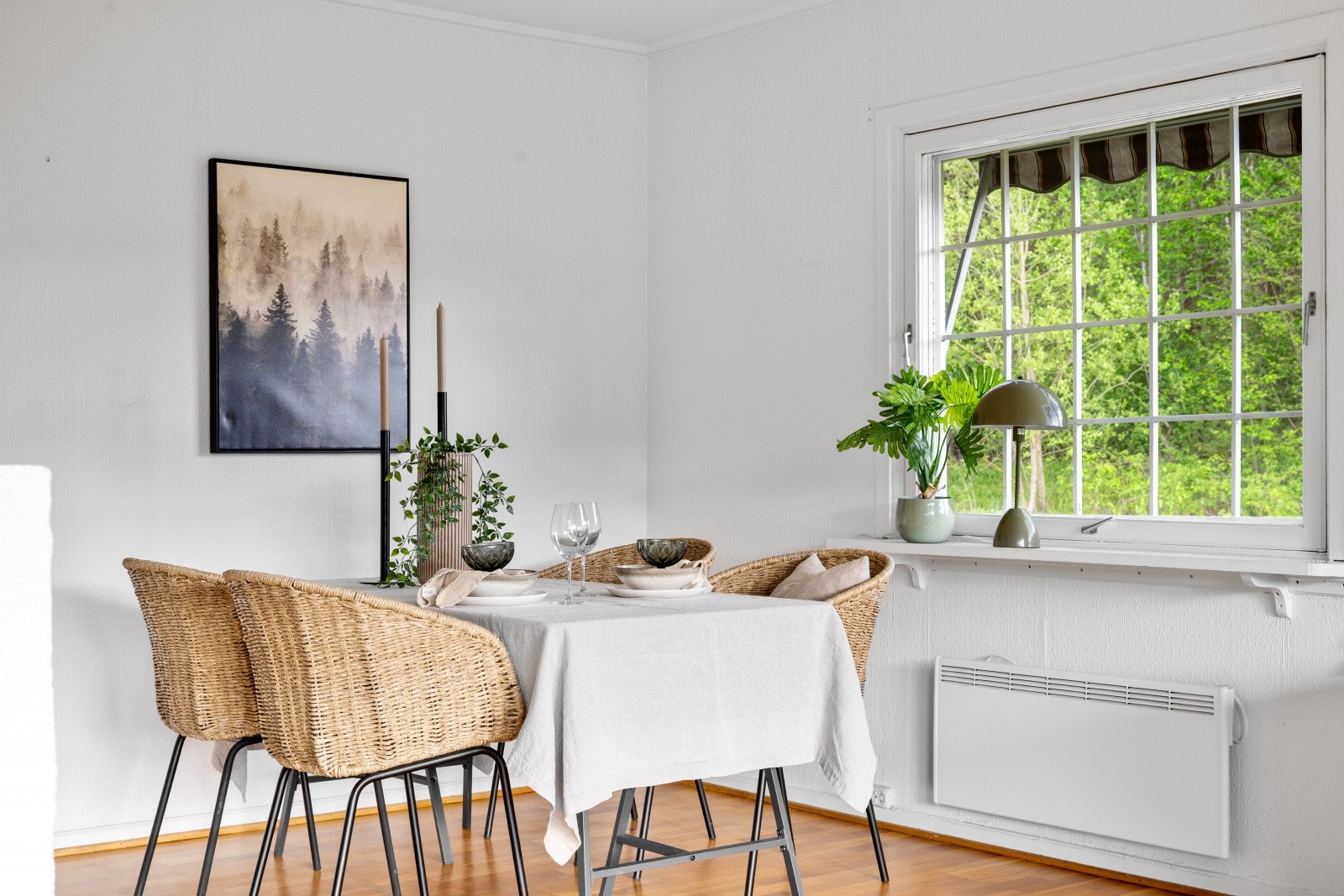 God plass til spisebord i tilknytning til stuen. Galleribilde