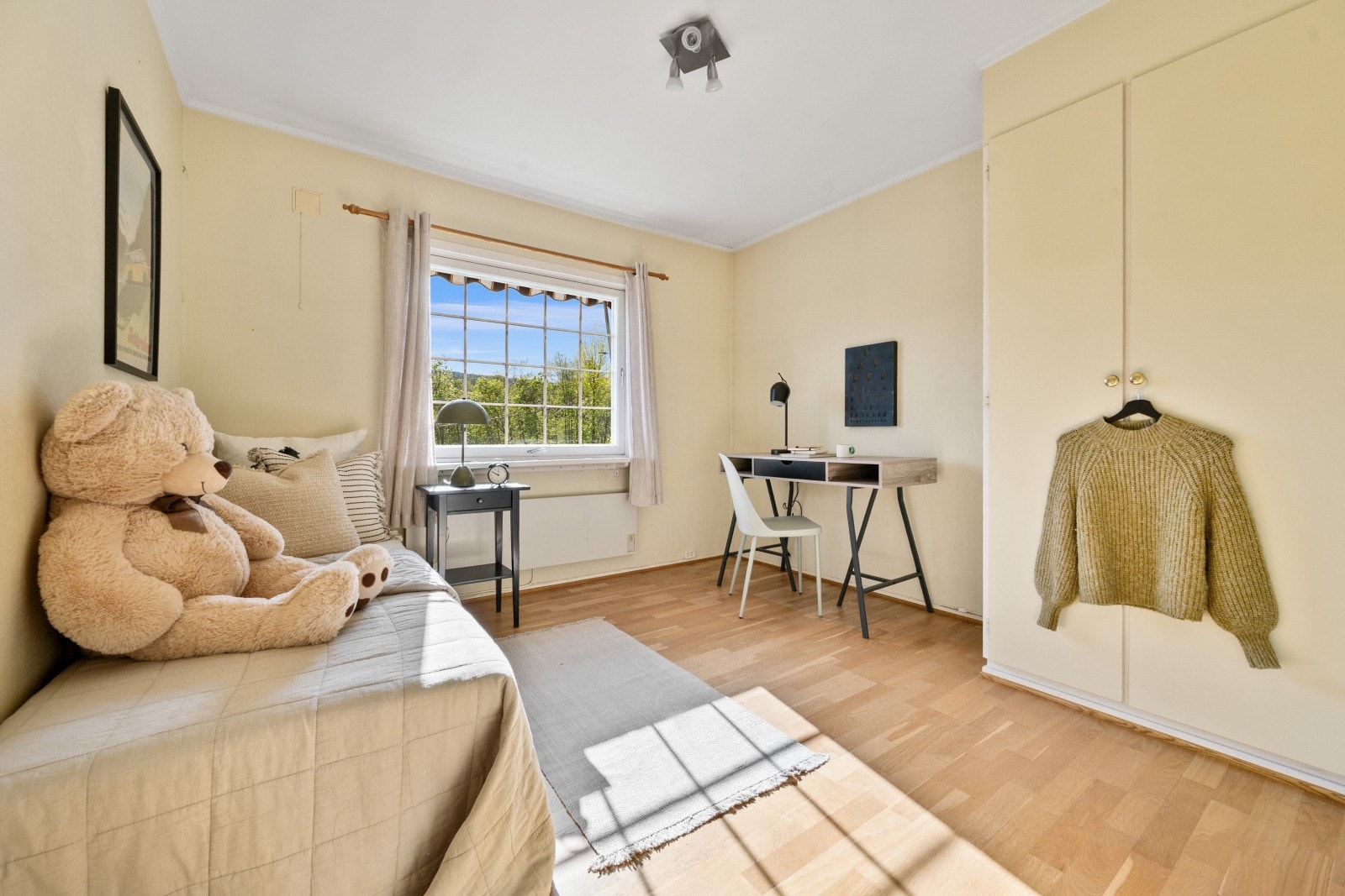 Det andre soverommet i hovedetasjen, med plass til seng og skrivebord. Galleribilde