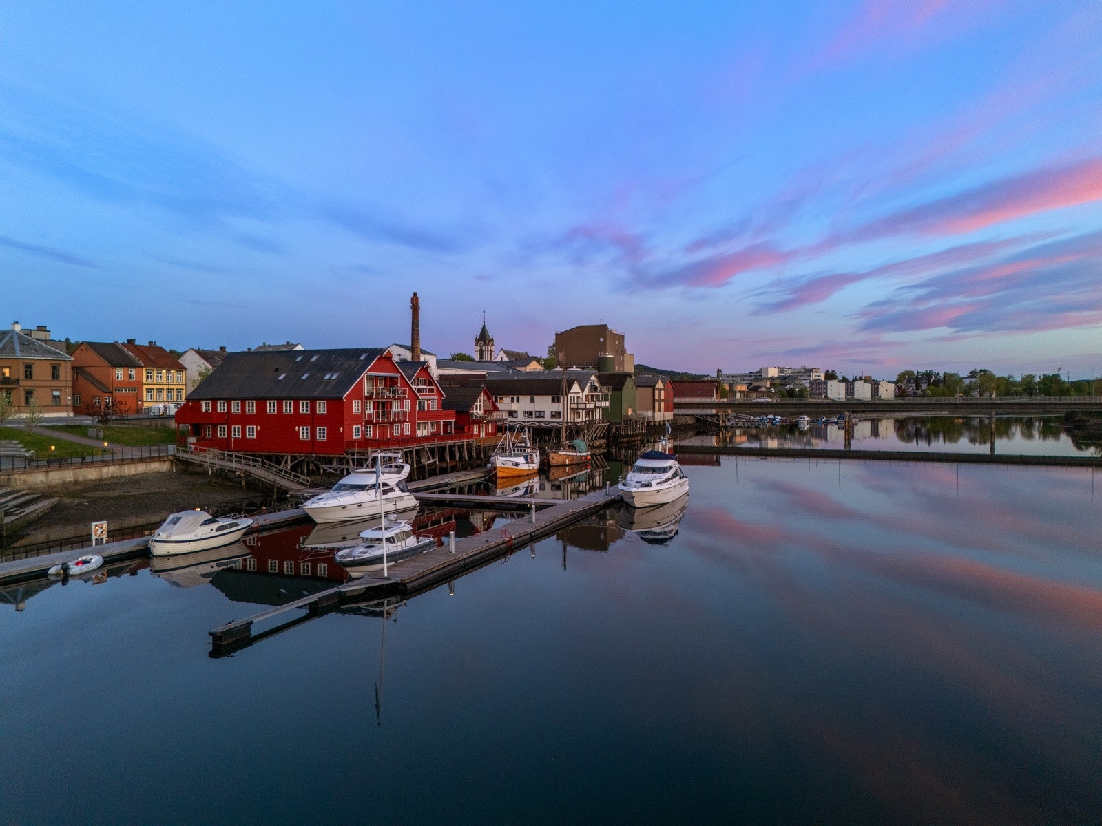 Unik beliggenhet med full oversikt over Sundet. Galleribilde