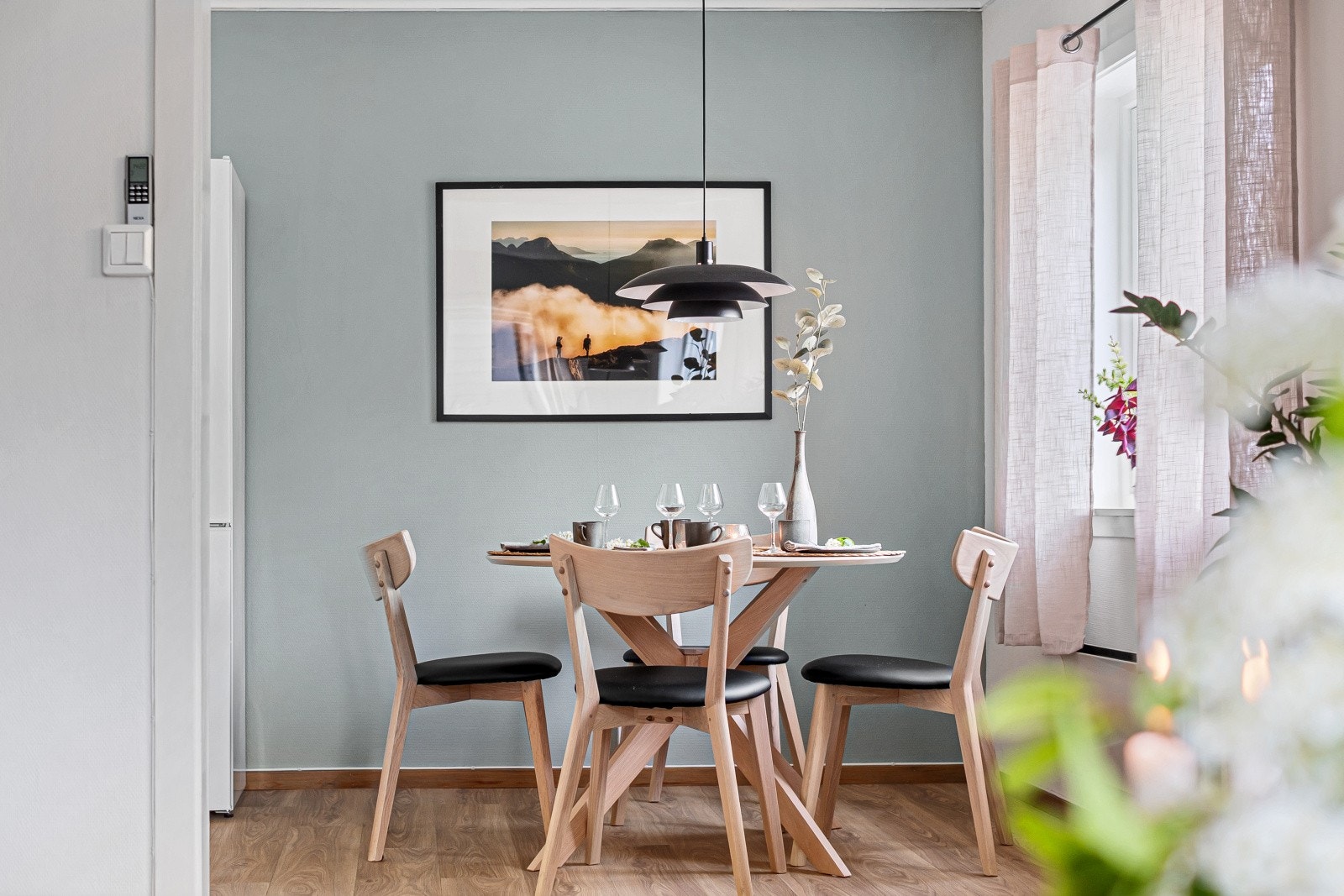 God plass til spisebord for hyggelige måltider. Galleribilde