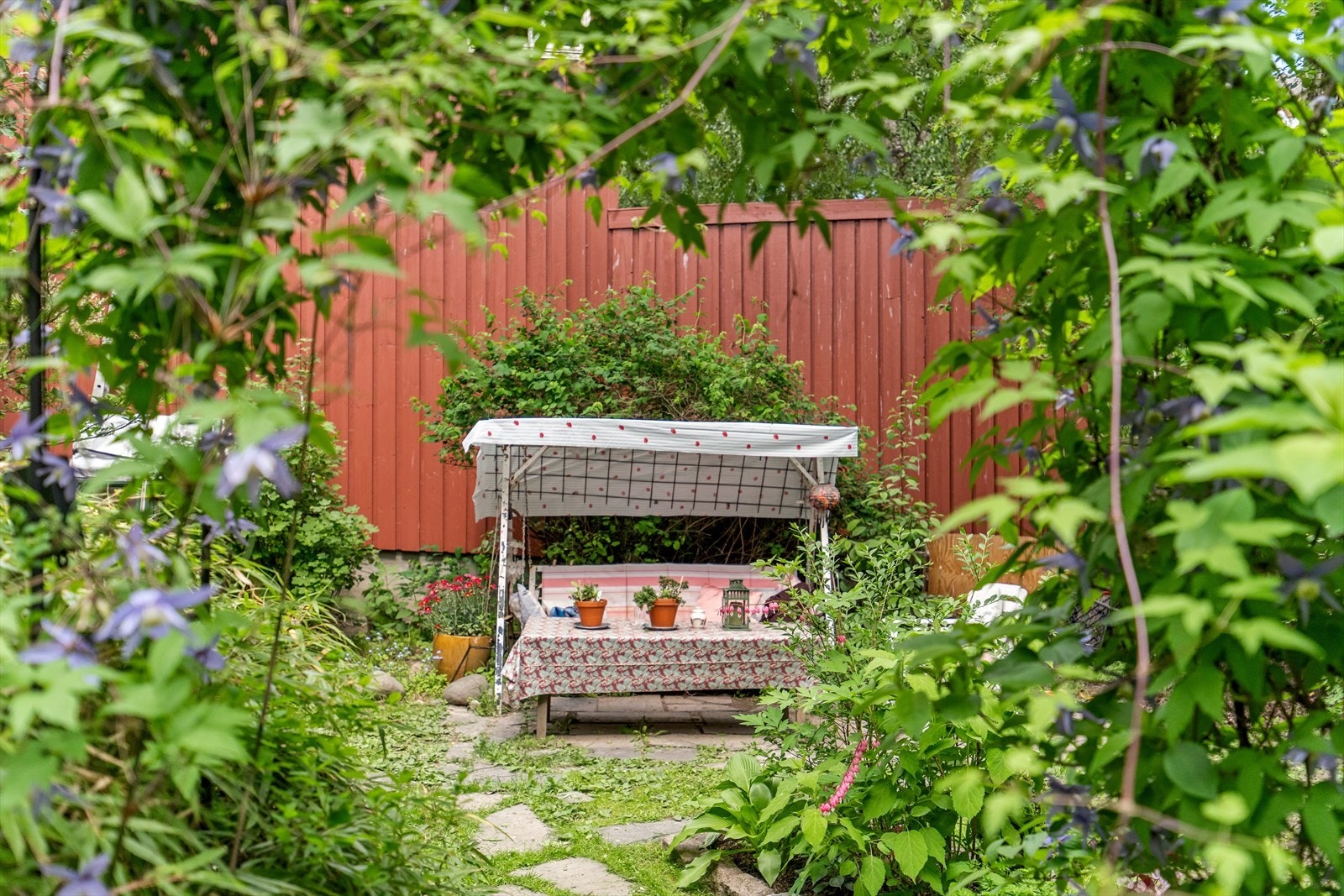 En skjermet krok i hagen, perfekt for avkobling. Galleribilde