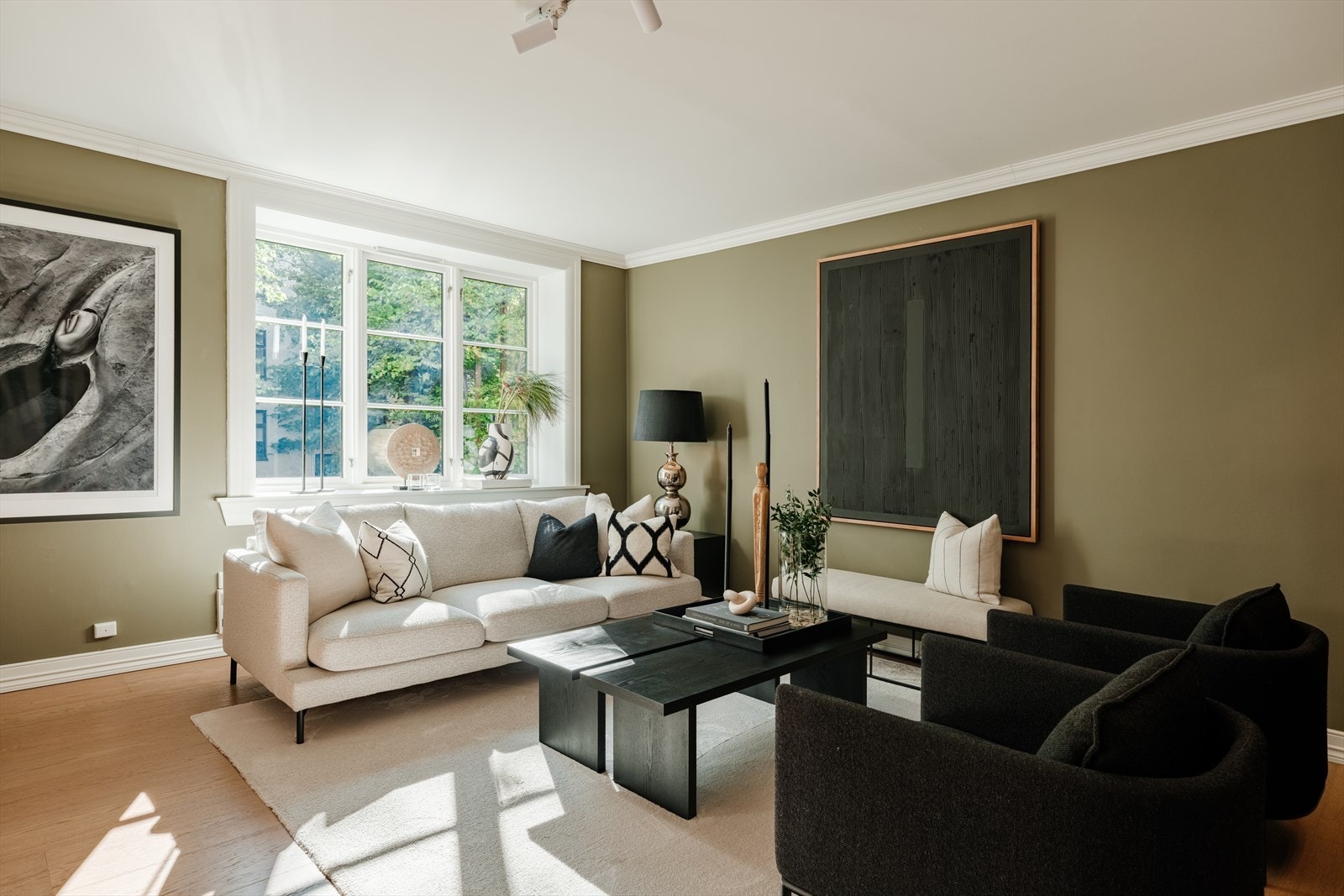 I stuen er det god plass til sofa og annet møblement. Galleribilde