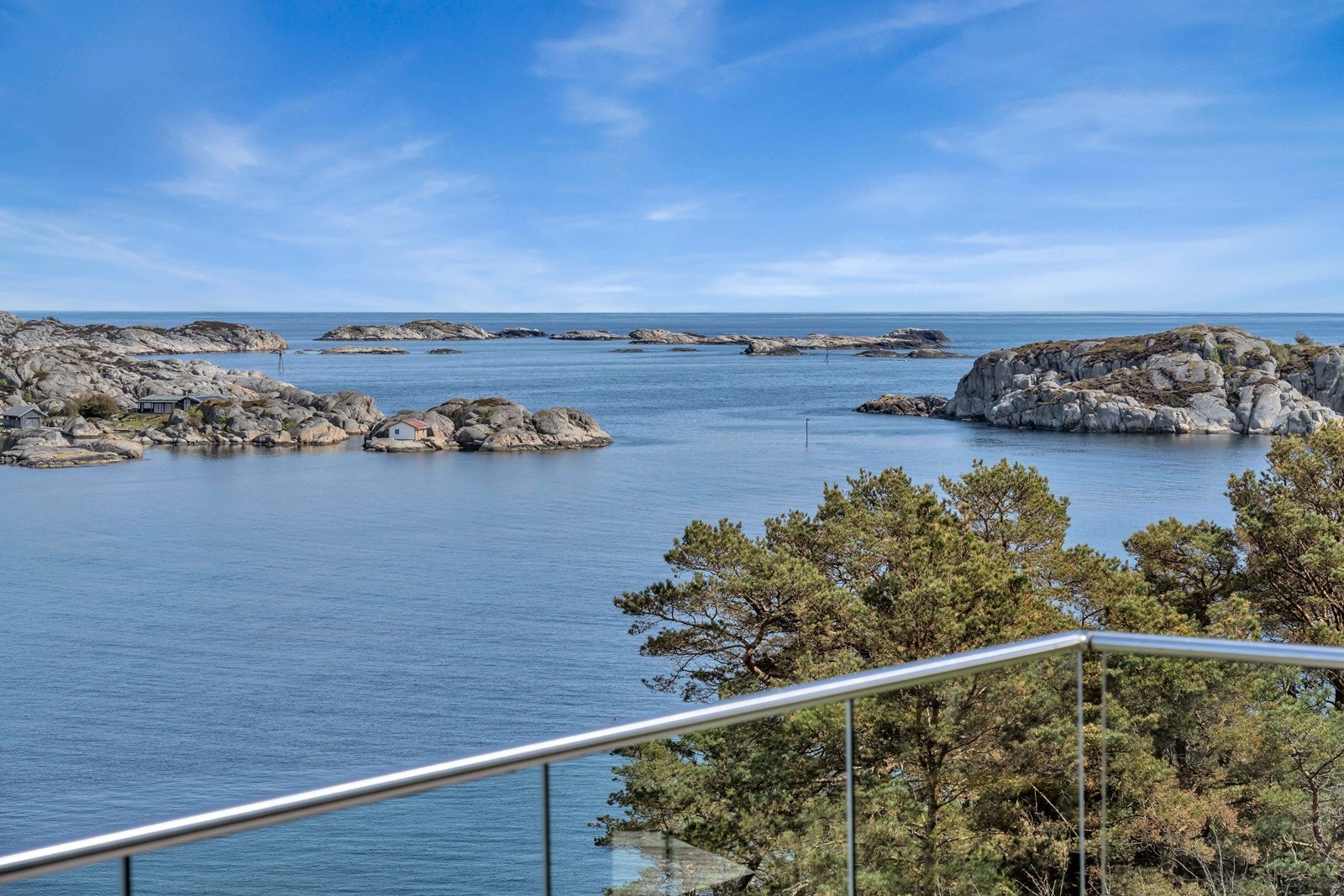 Utsikt som tar pusten fra deg - her lever du i ett med skjærgården Galleribilde