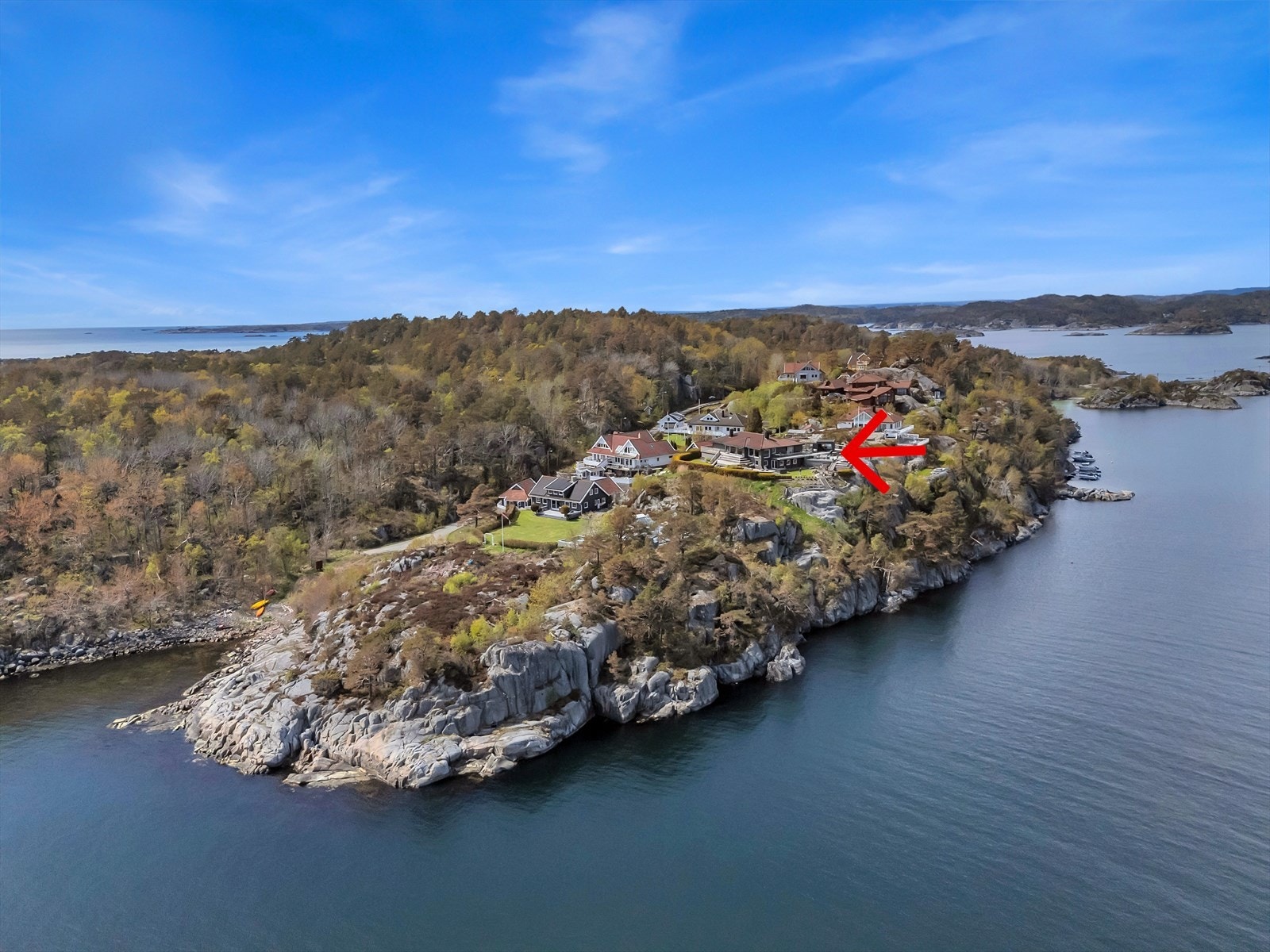 Et veletablert og rolig område med umiddelbar nærhet til sjøen og flott natur Galleribilde