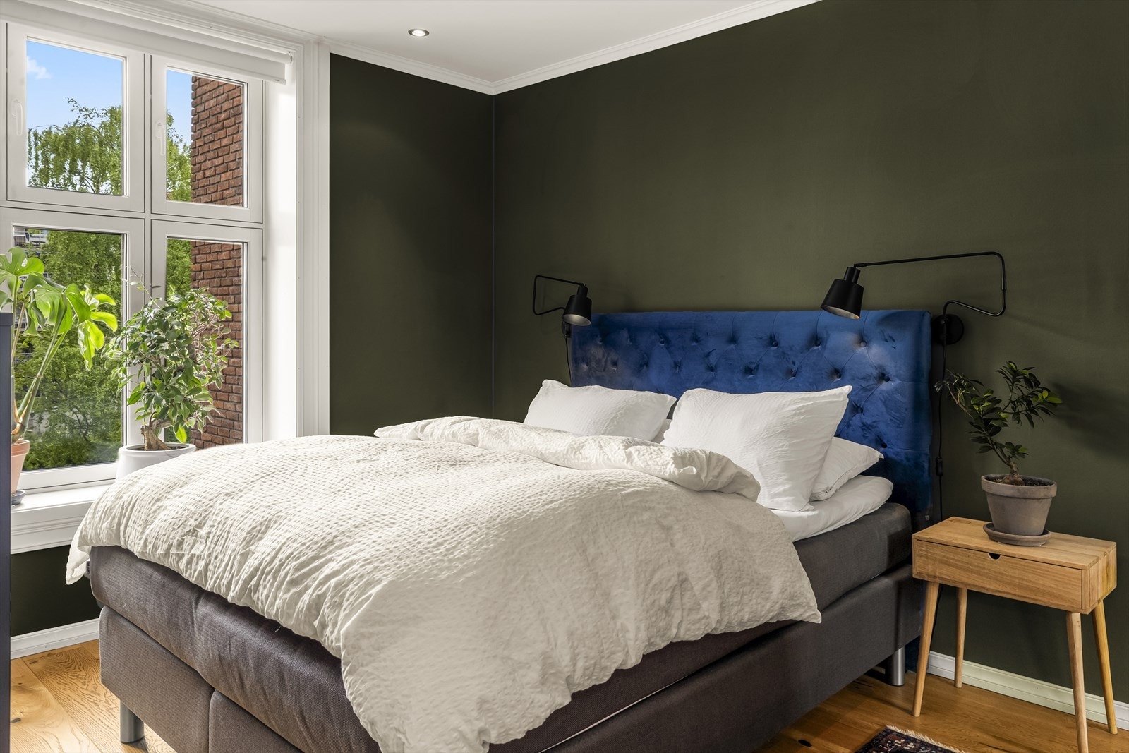 Hovedsoverommet har god plass til dobbeltseng og vender mot den rolige bakgården. Galleribilde