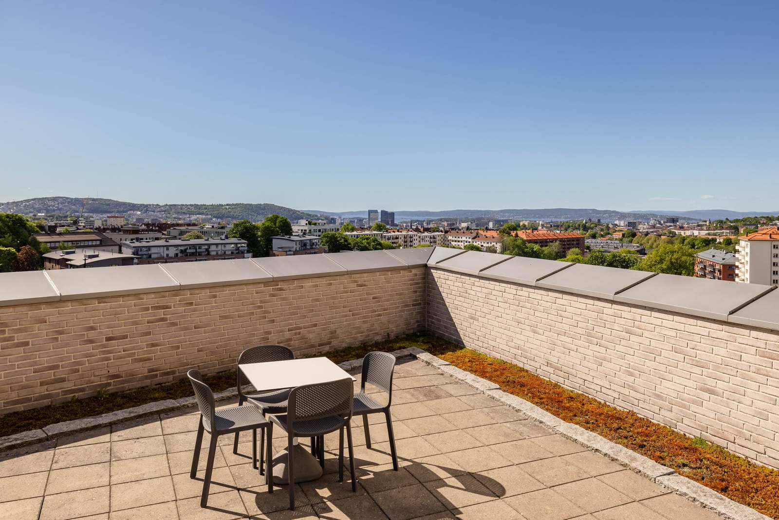 På takterrassen har du gode solforhold og fantastisk utsikt over byen! Galleribilde