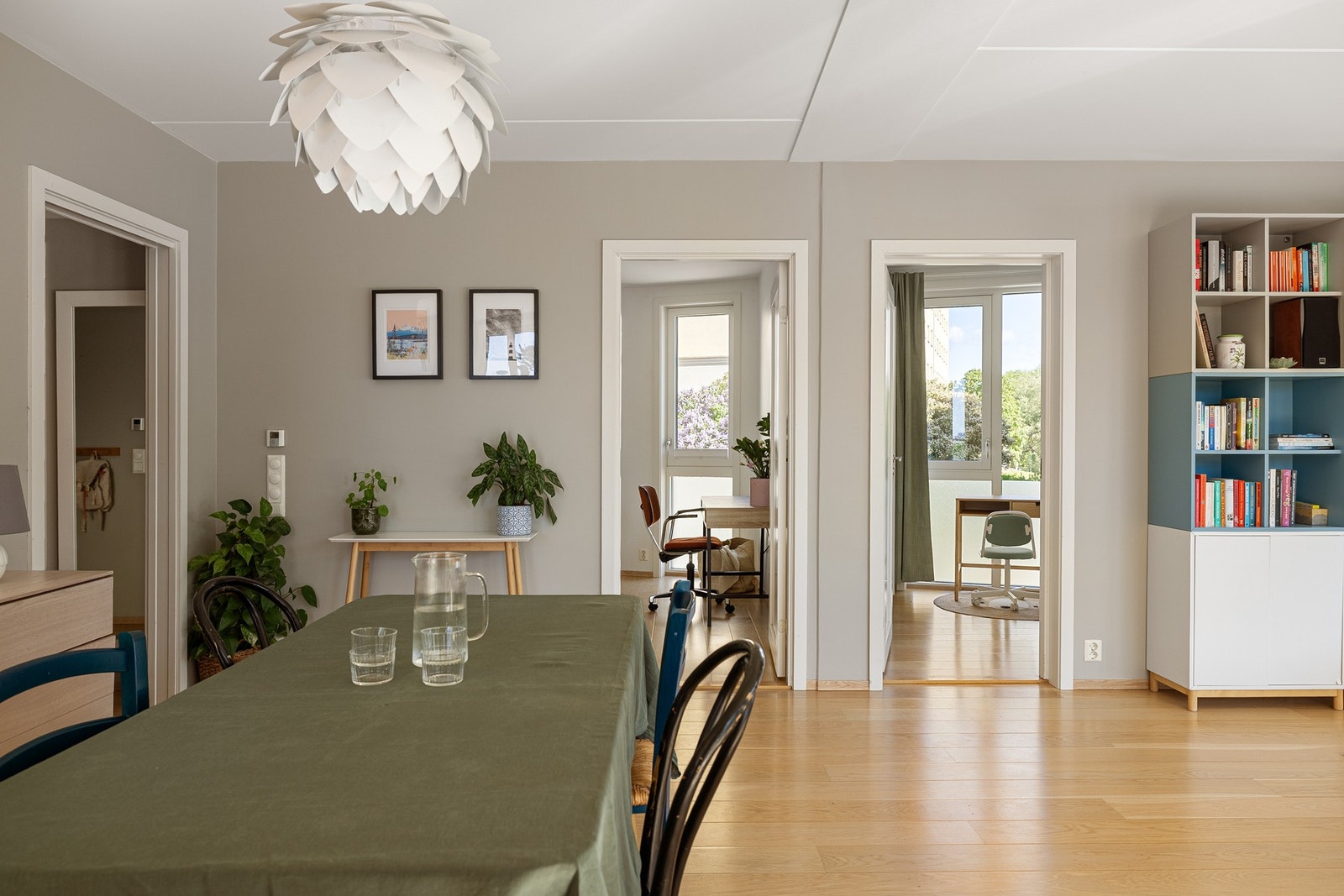 Leiligheten har balansert ventilasjon som sørger for et sunt og godt inneklima gjennom hele året. Galleribilde
