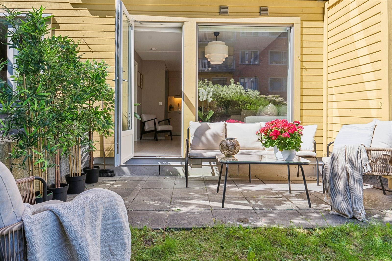 God plass til sittegruppe til flere gjester. Galleribilde