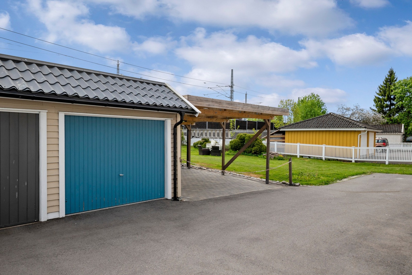 Det medfølger en biloppstillingsplass i felles garasje. Galleribilde