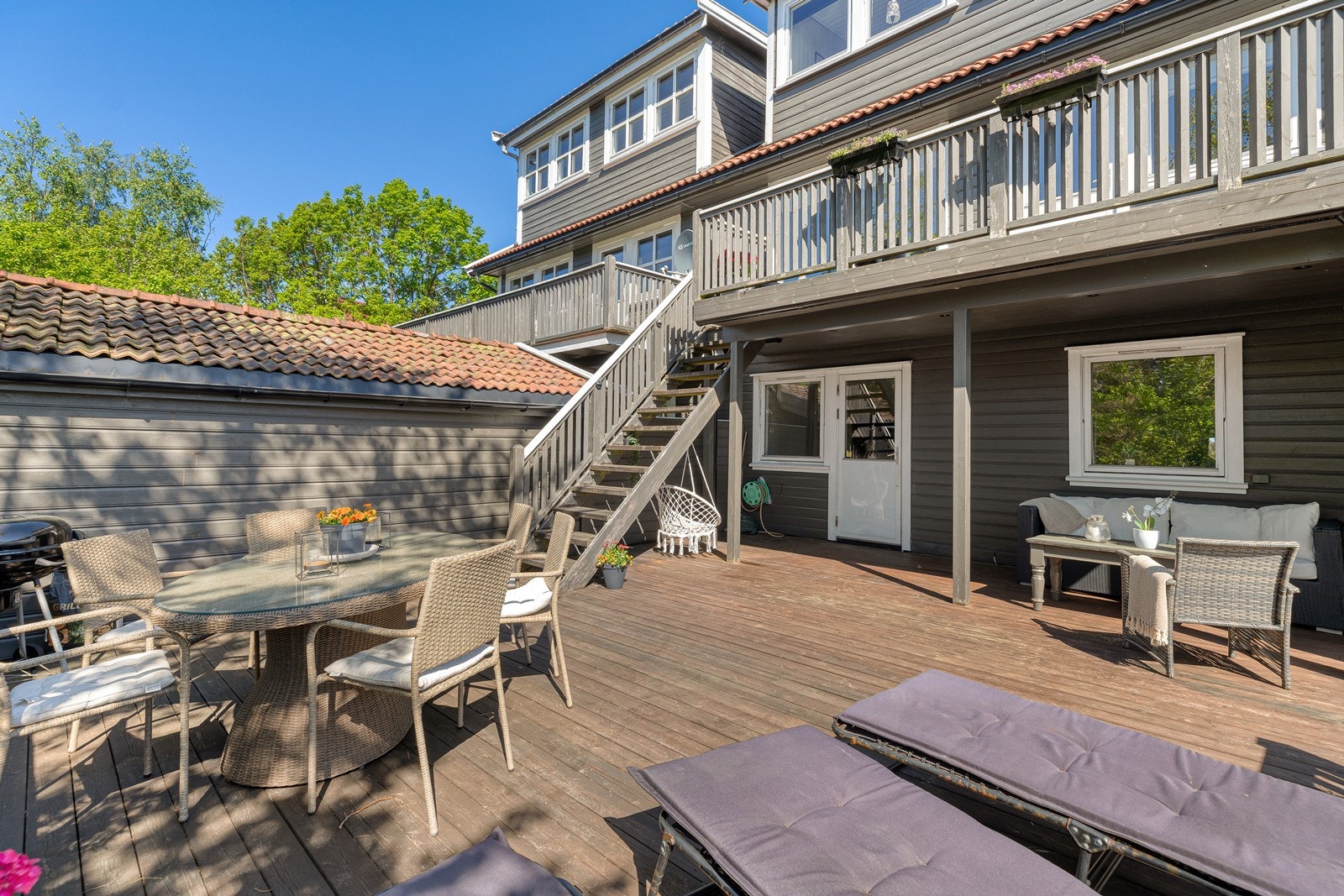 Her har man god plass til å innrede med flere sittegrupper, grill, beplantning, m.m. Galleribilde