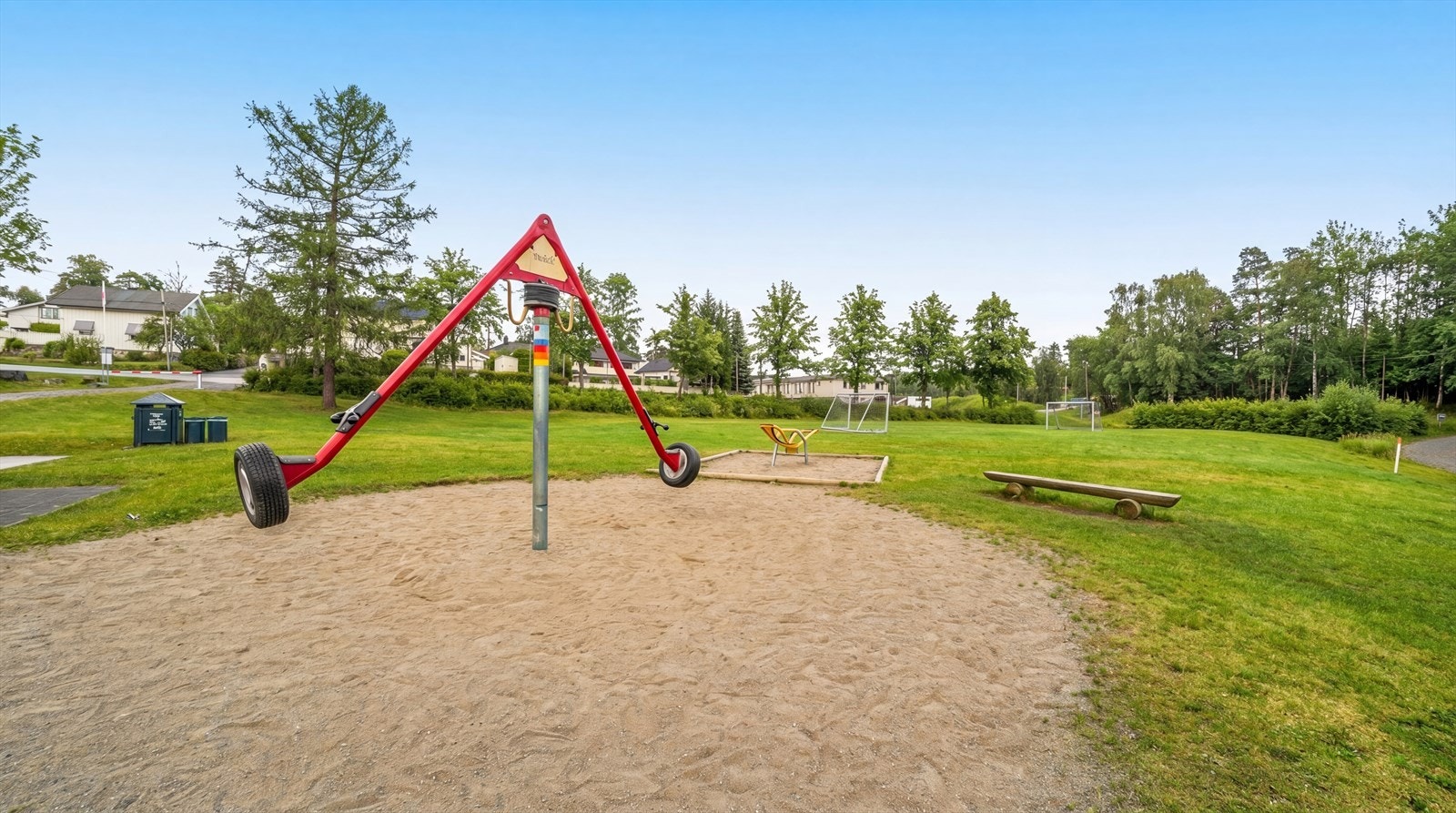 Leiligheten ligger i et særdeles hyggelig og barnevennlig boligområde på Vittenberg / Fjellhamar i Lørenskog kommune. Galleribilde