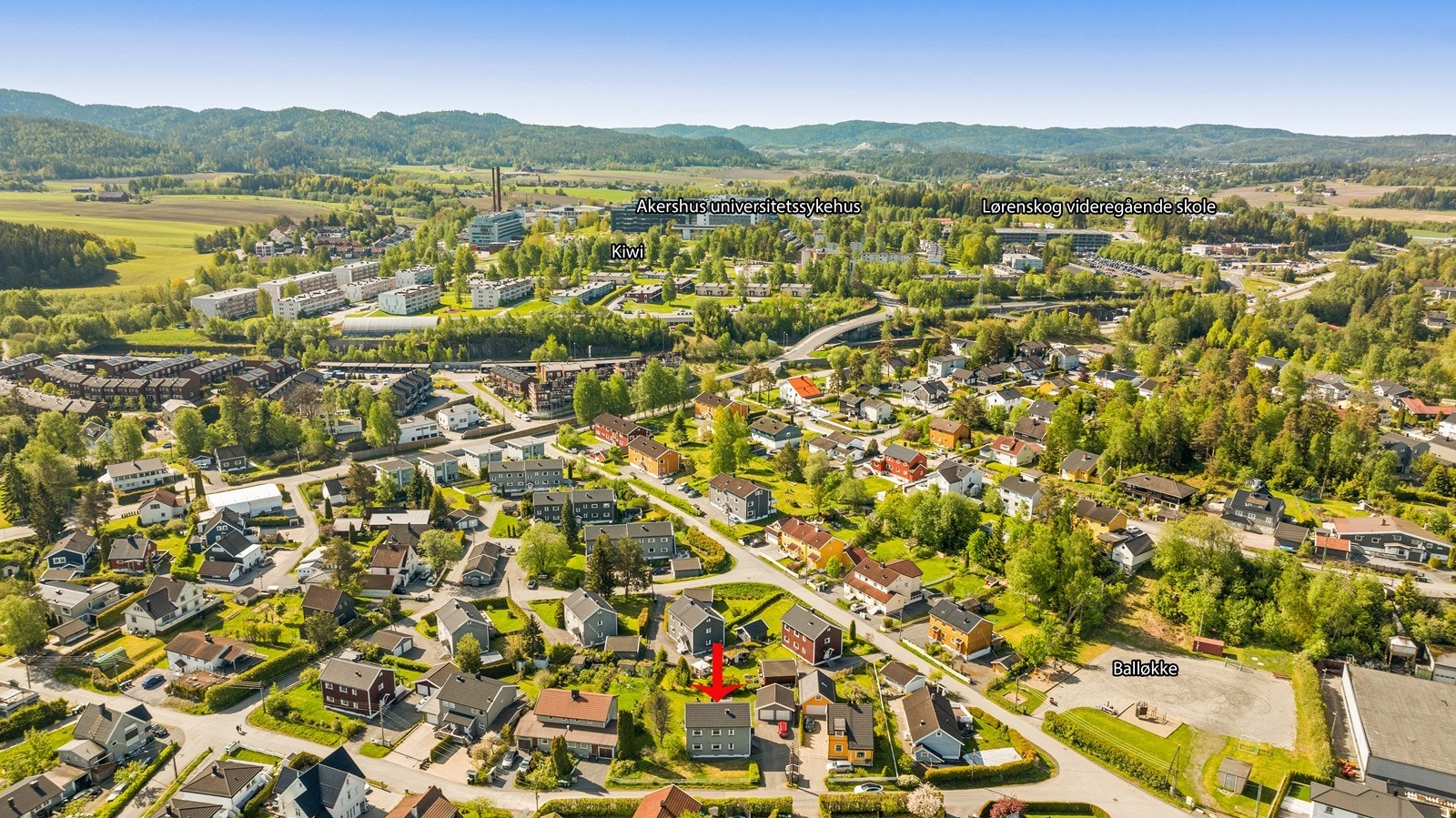 Her har du lekeplasser, nærhet til Ahus, skoler i alle trinn, barnehager, Fjellhamar togstasjon og buss m.m Galleribilde