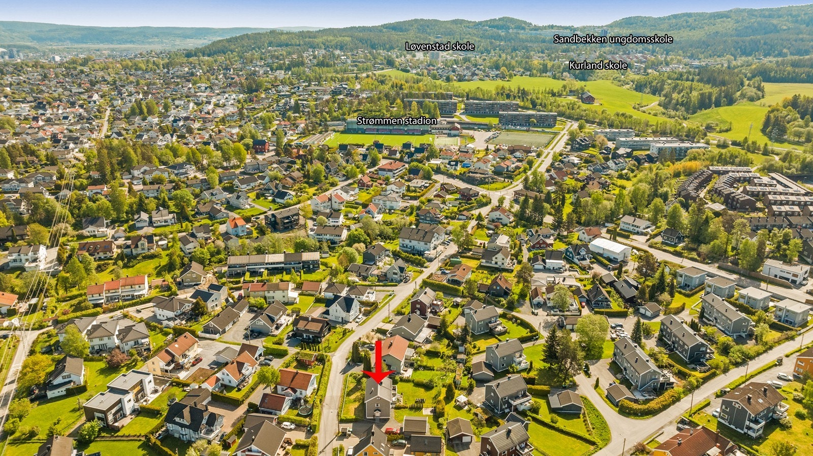 Boligen ligger i et attraktivt og hyggelig nabolag på Fjellhamar / Vittenberg. Det er også kort veg til bl.a Strømmen stadion og shopping på Strømmen storsenter, Metro senter m.fl. Galleribilde