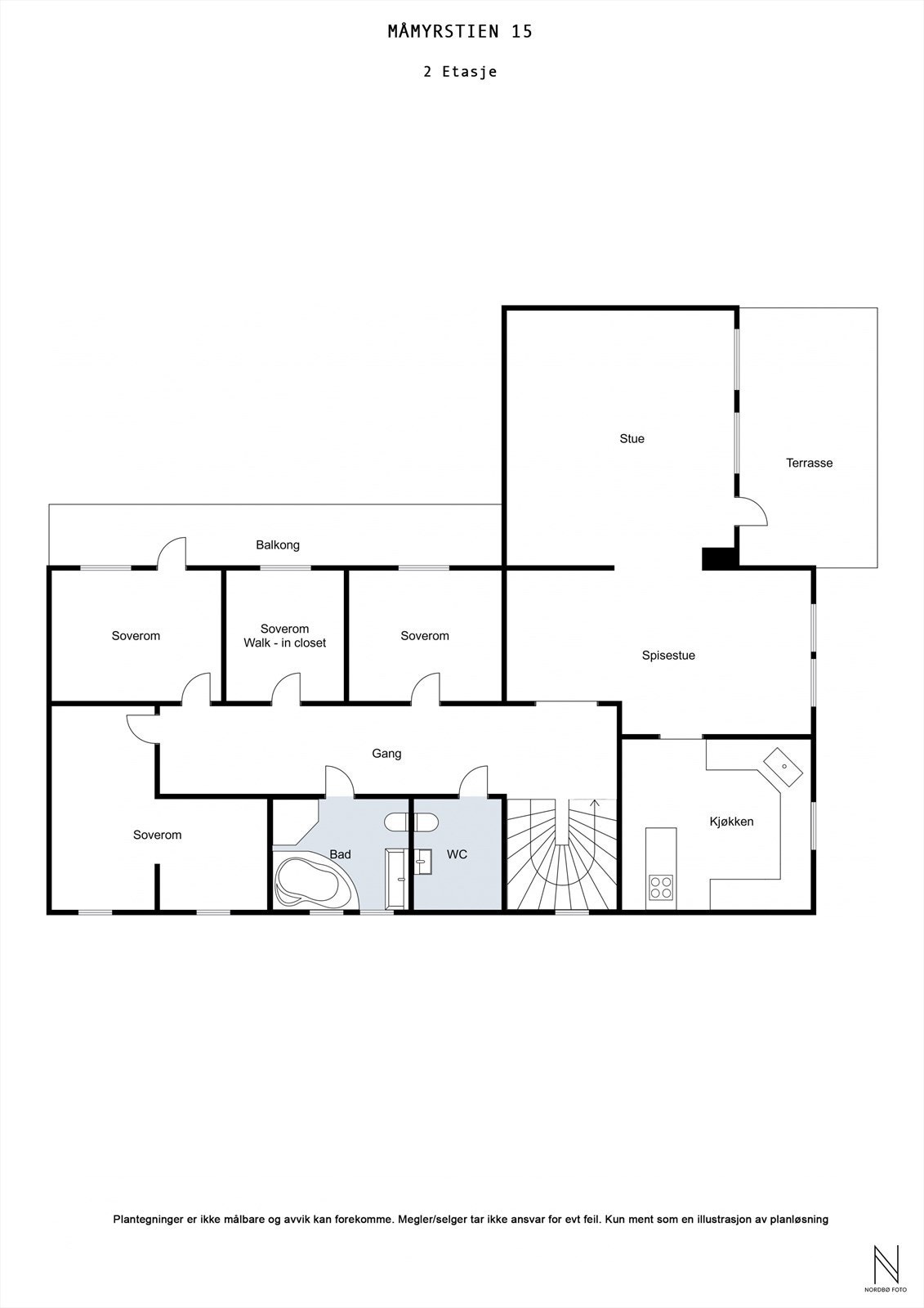 Hovedetasjen har en familievennlig planløsning med fire soverom, bad, vaskerom og en romslig stue/kjøkken-sone. Galleribilde
