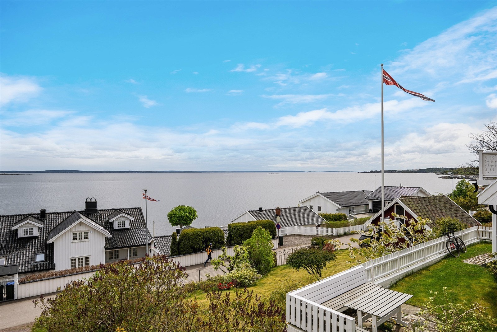 Utsikt fra balkongen over Oslofjorden og over til Østfold. Galleribilde