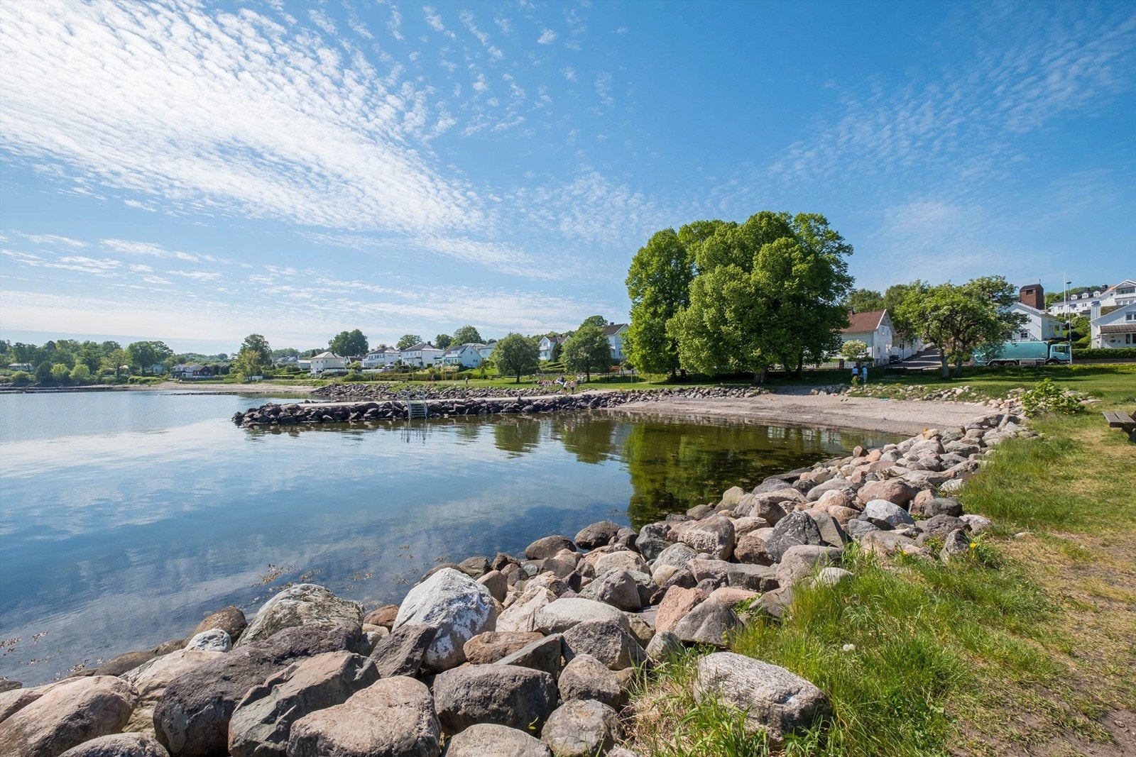 En av de mange strendene i nærområdet. Galleribilde