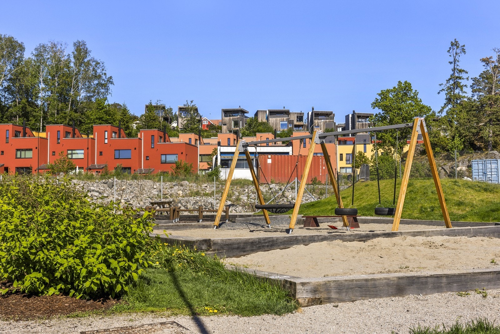 Fellesområdene er opparbeidet med lekeplasser for de minste. Galleribilde