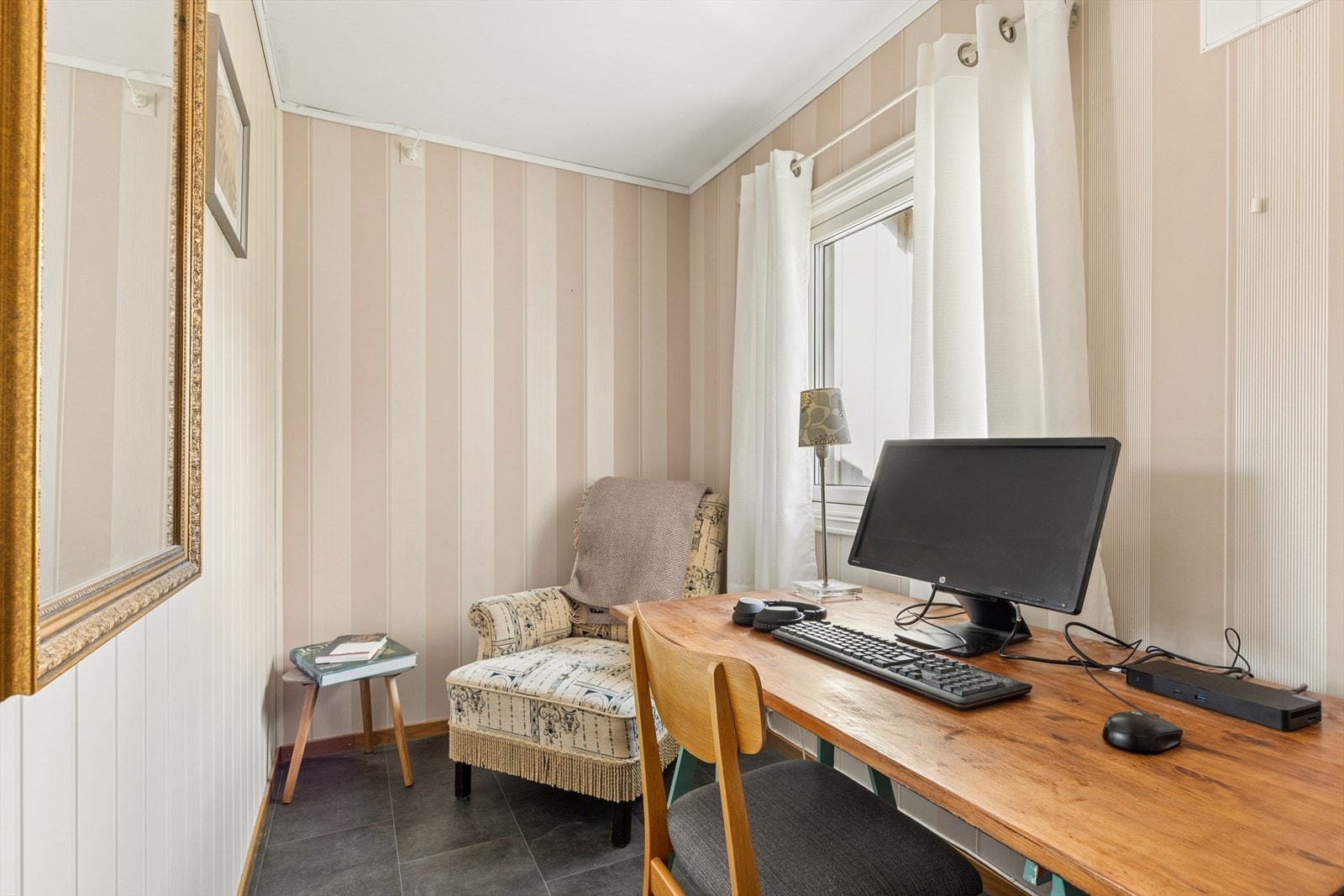 Kontorkroken har plass til både kontorpult og en god stol for avslapping. Galleribilde