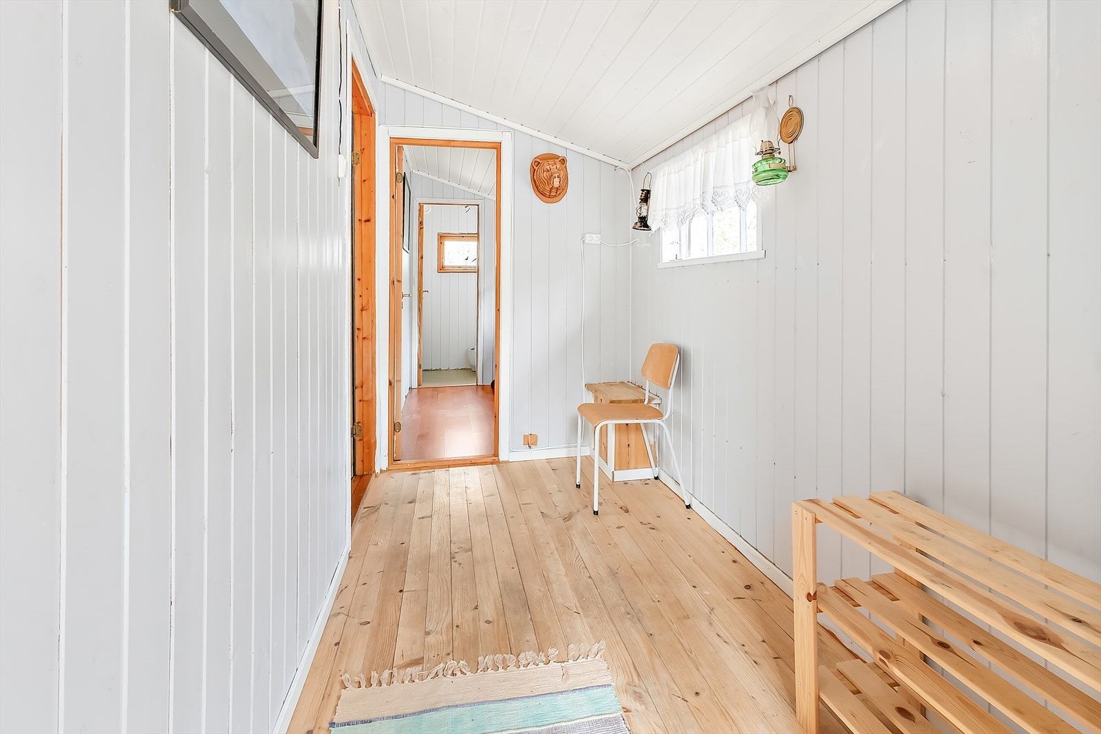 Inngangsparti med god plass for yttertøy. Galleribilde