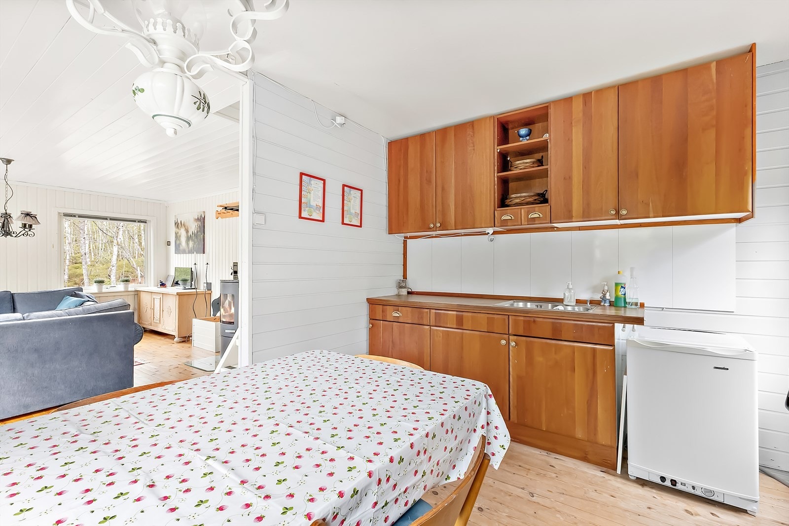 Hytta har enkel standard uten innlagt vann/ avløp Galleribilde