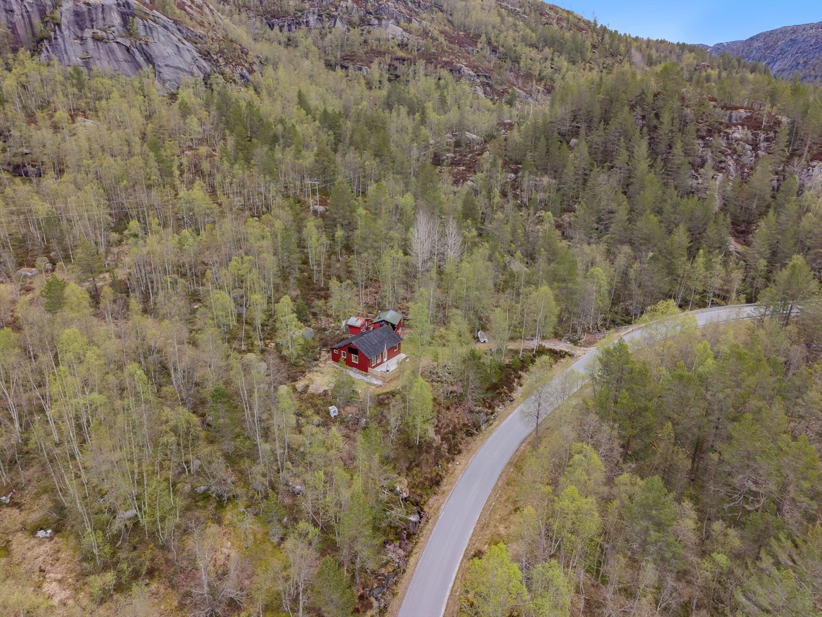 Det er ca. 6 km til Nesjen med høyfjell. Galleribilde