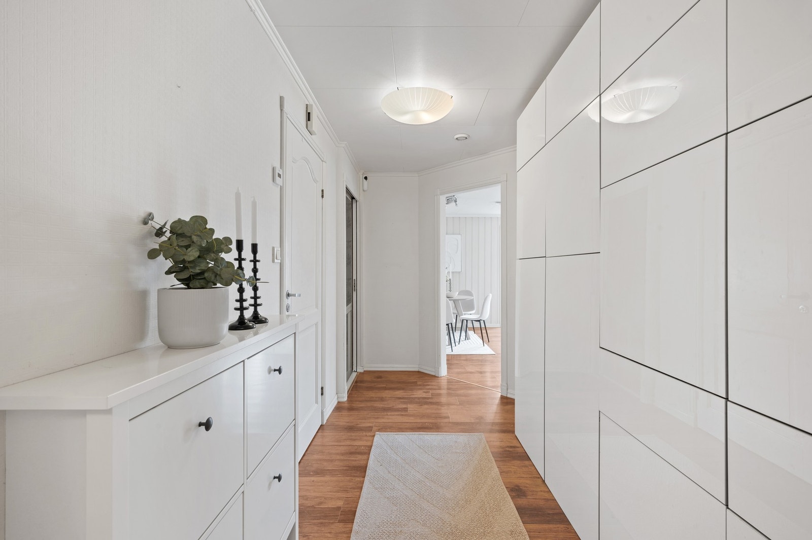 I 1.etasje er det 3(4) romslige soverom. Galleribilde