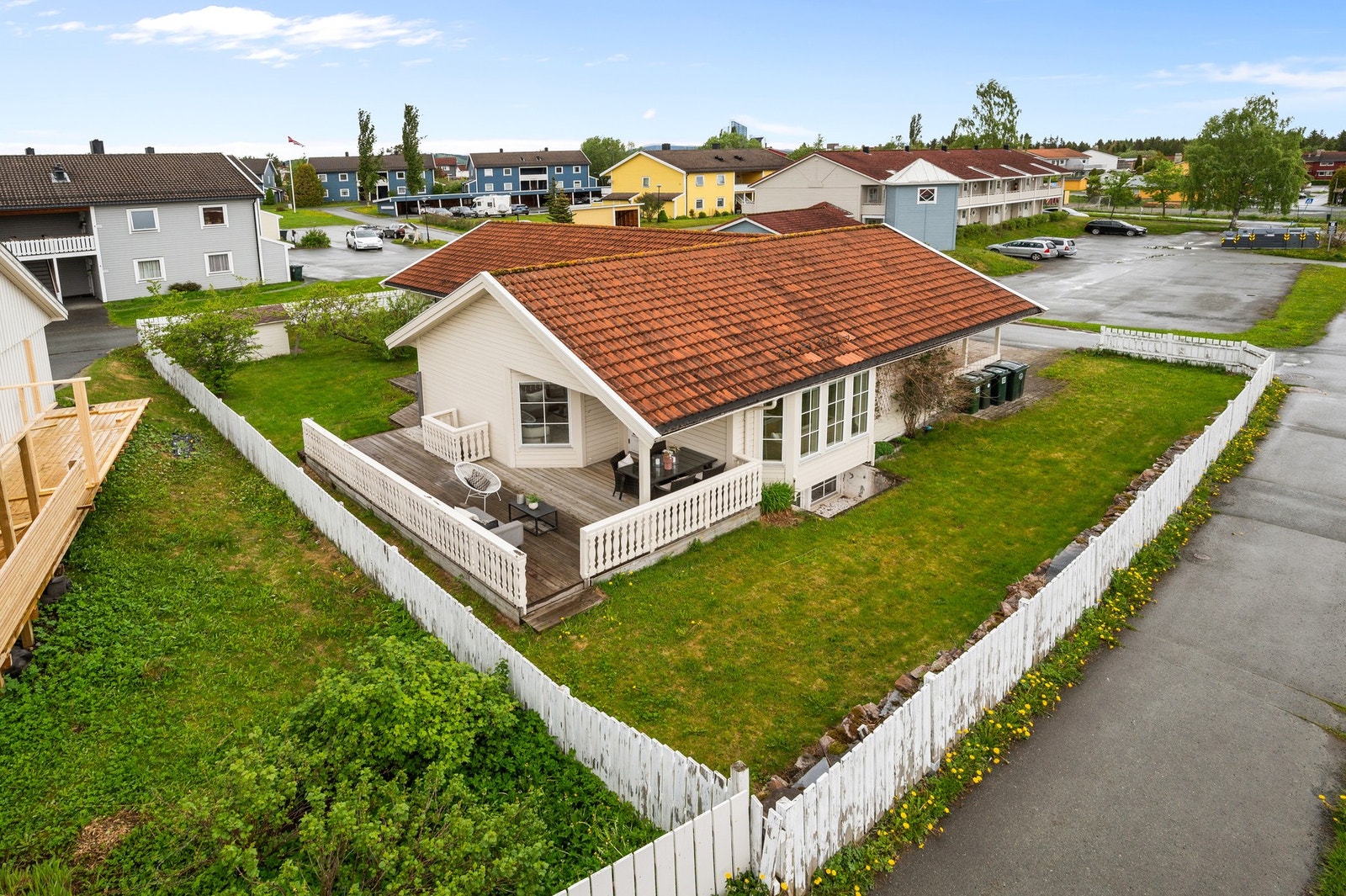 En flott og velholdt enebolig på Tiller med solrik tomt. Galleribilde