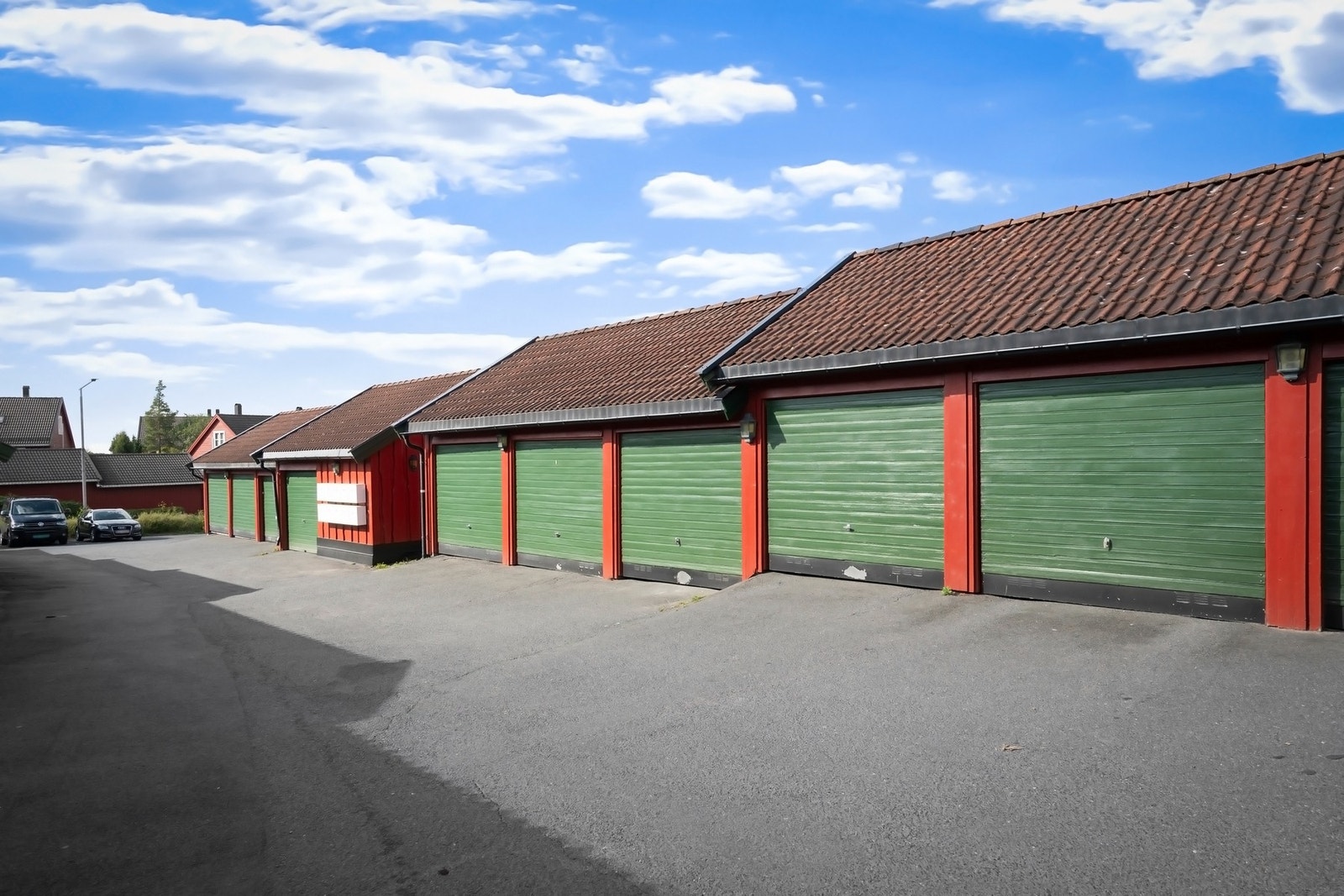 Parkering i felles garasjerekke Galleribilde