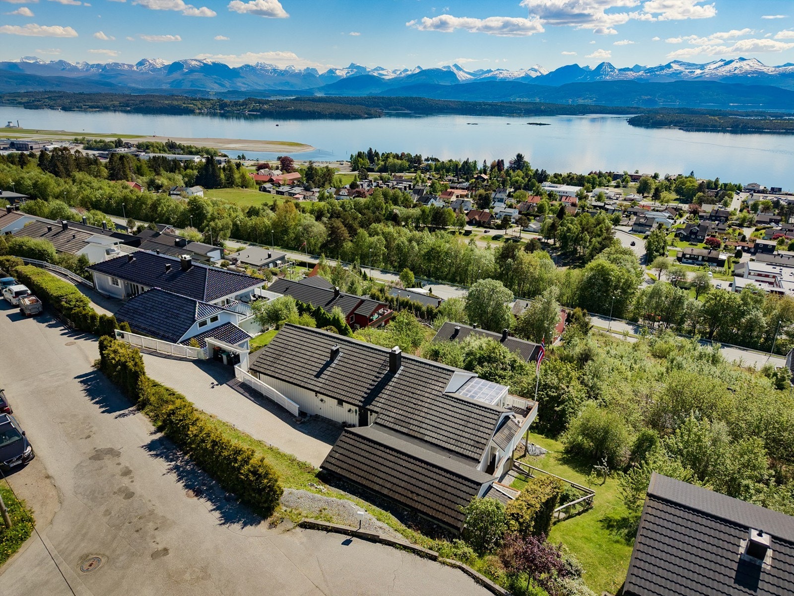 Vakker utsikt! Katthola friluftsområde ligger like nedenfor boligen Galleribilde