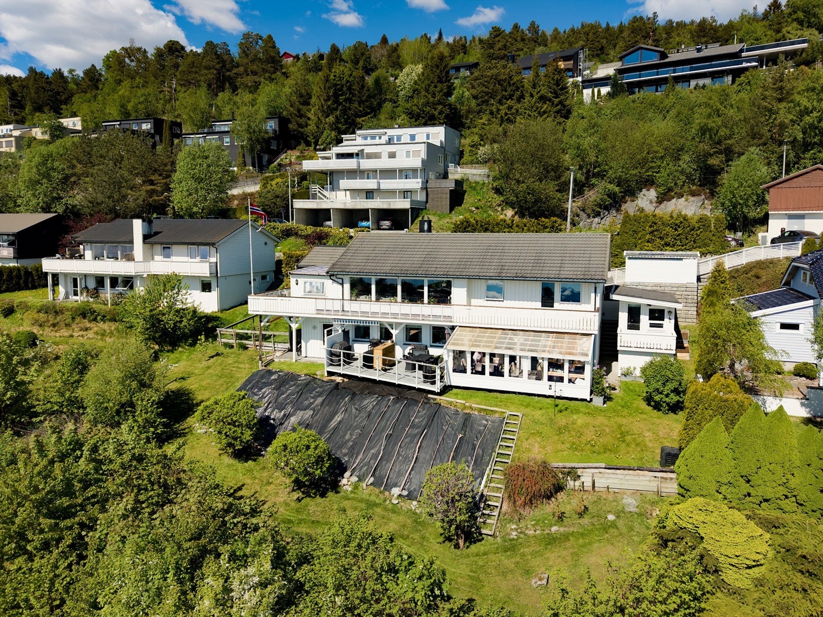 Boligen er sentralt plassert i etablert boligfelt på Fannebostad, nordøst for Molde sentrum Galleribilde