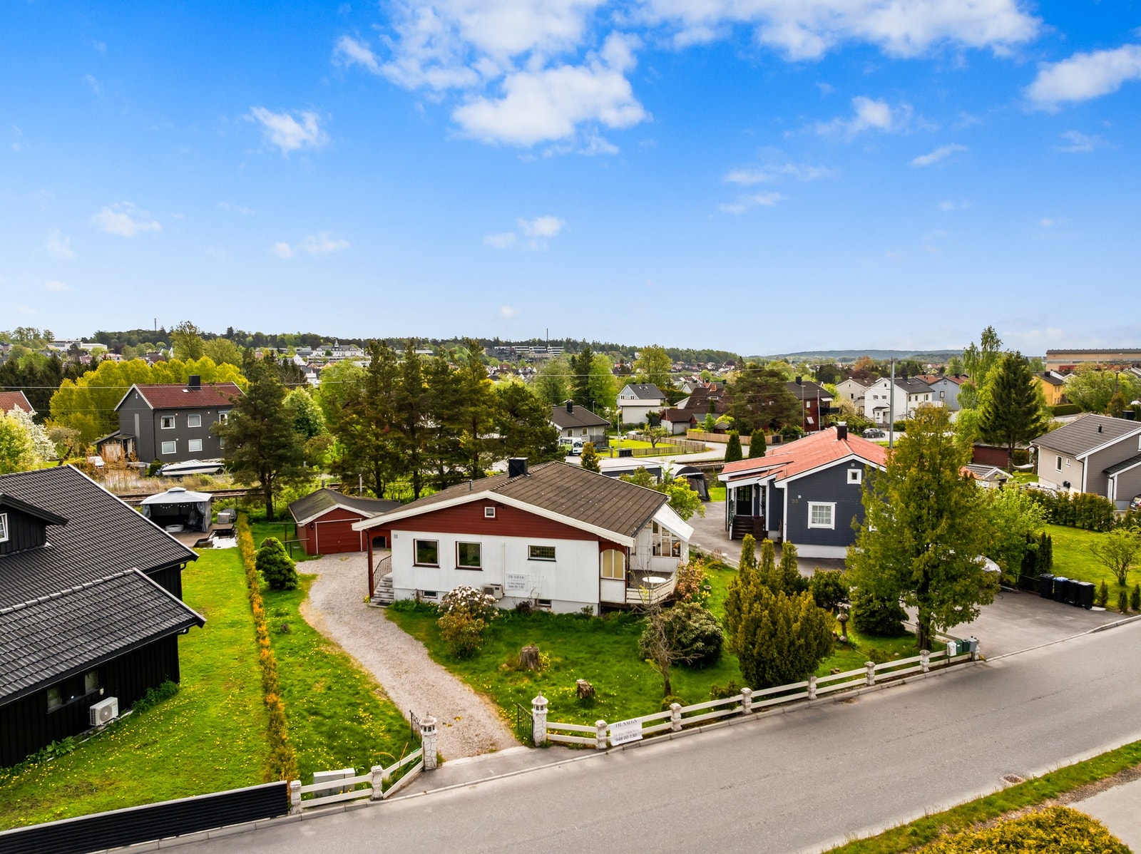 Innholdsrik enebolig på 195 kvm BRA. Det er innvilget tillatelse til bruksendring av kjeller. Galleribilde