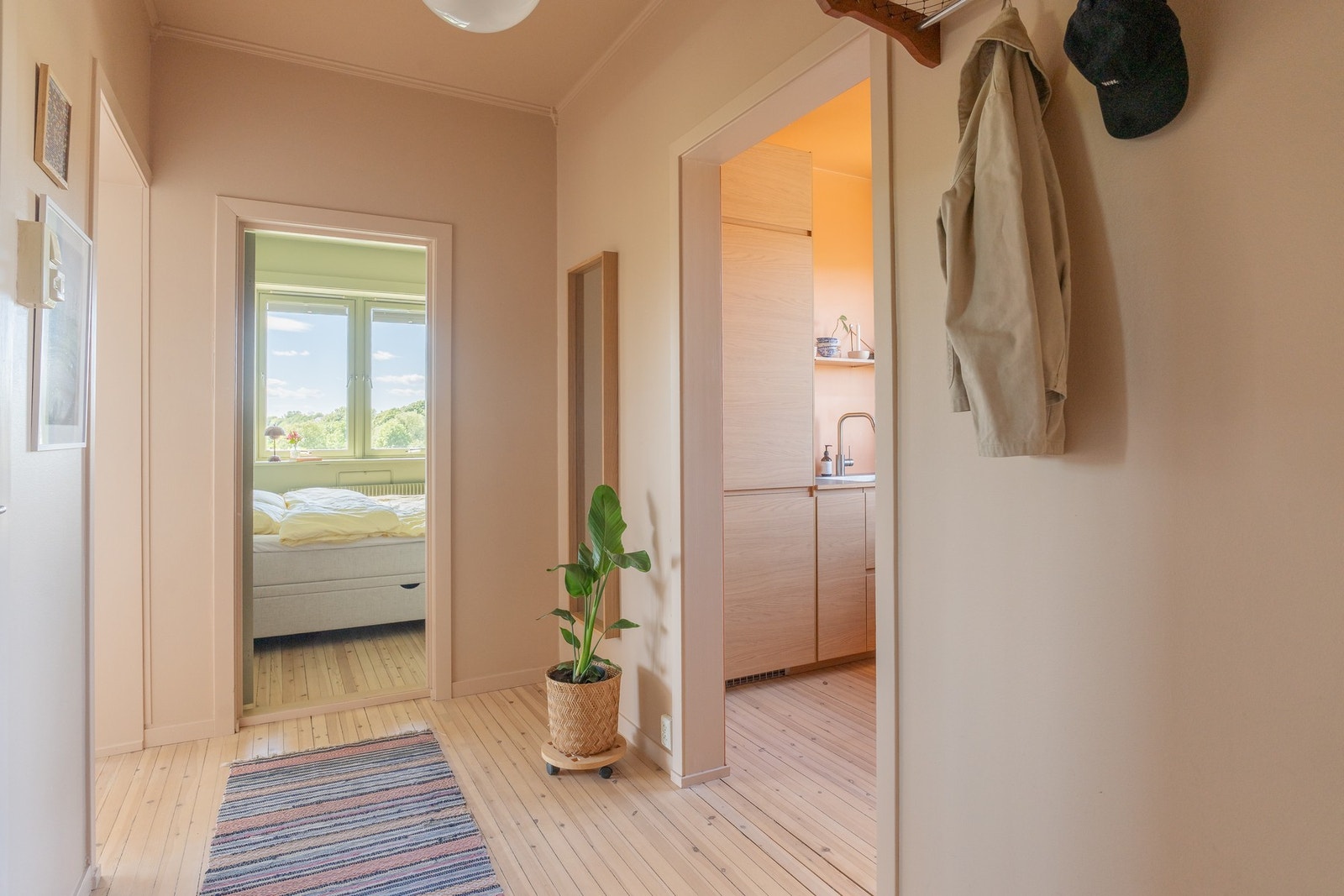 Nå er vi ute i gangen. Galleribilde